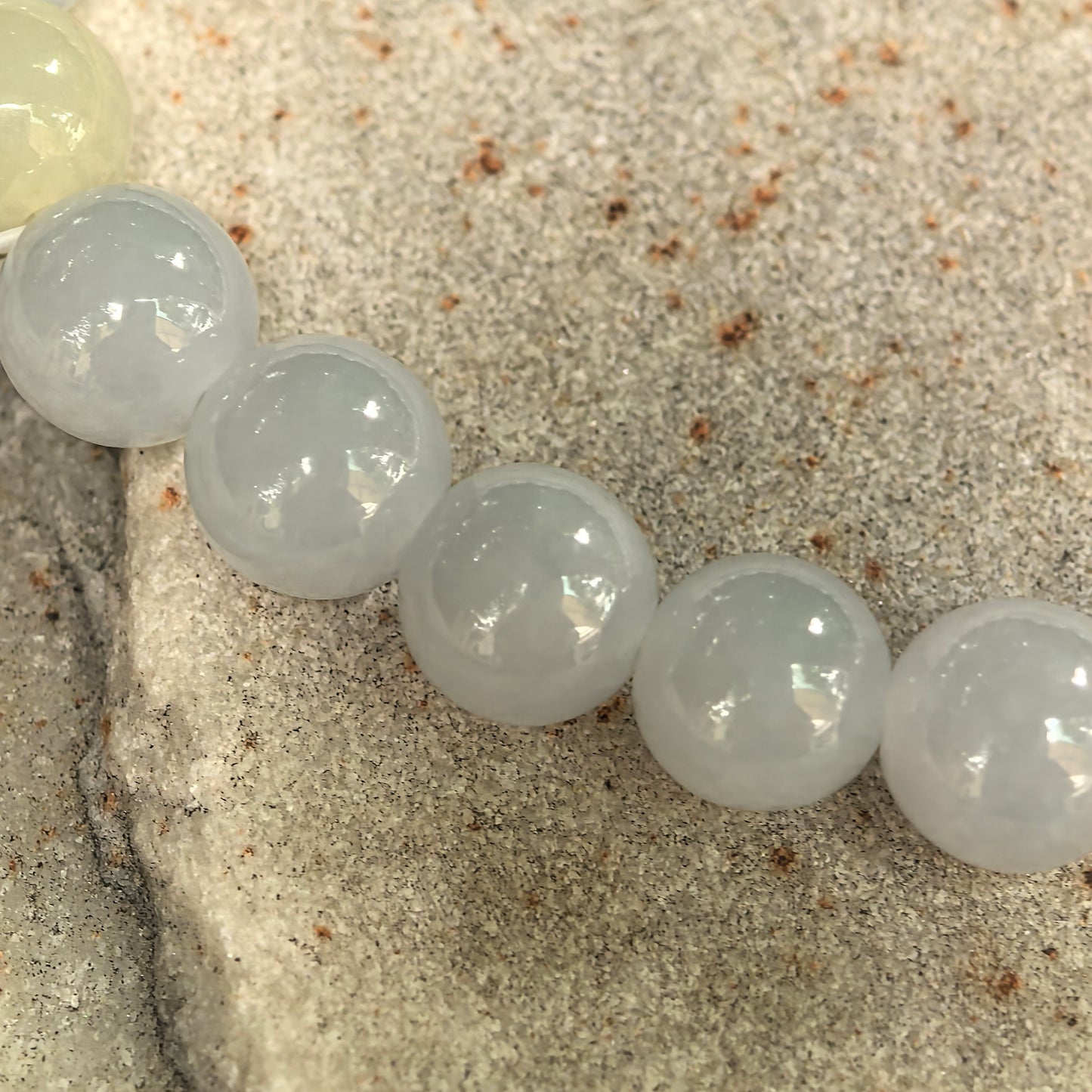 Natural Grade-A Glutinous Pale Green Jadeite Bead Bracelet · Burmese Jade 8.5mm