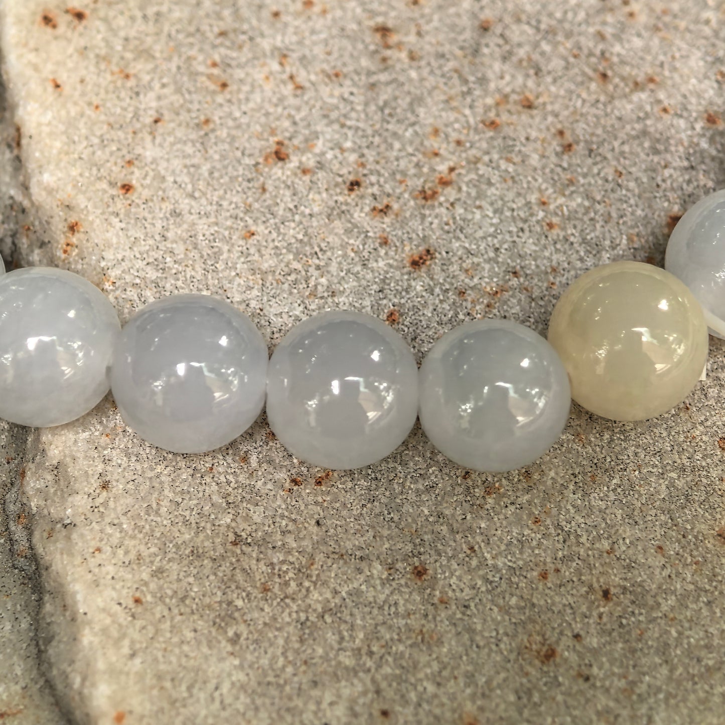 Natural Grade-A Glutinous Pale Green Jadeite Bead Bracelet · Burmese Jade 8.5mm