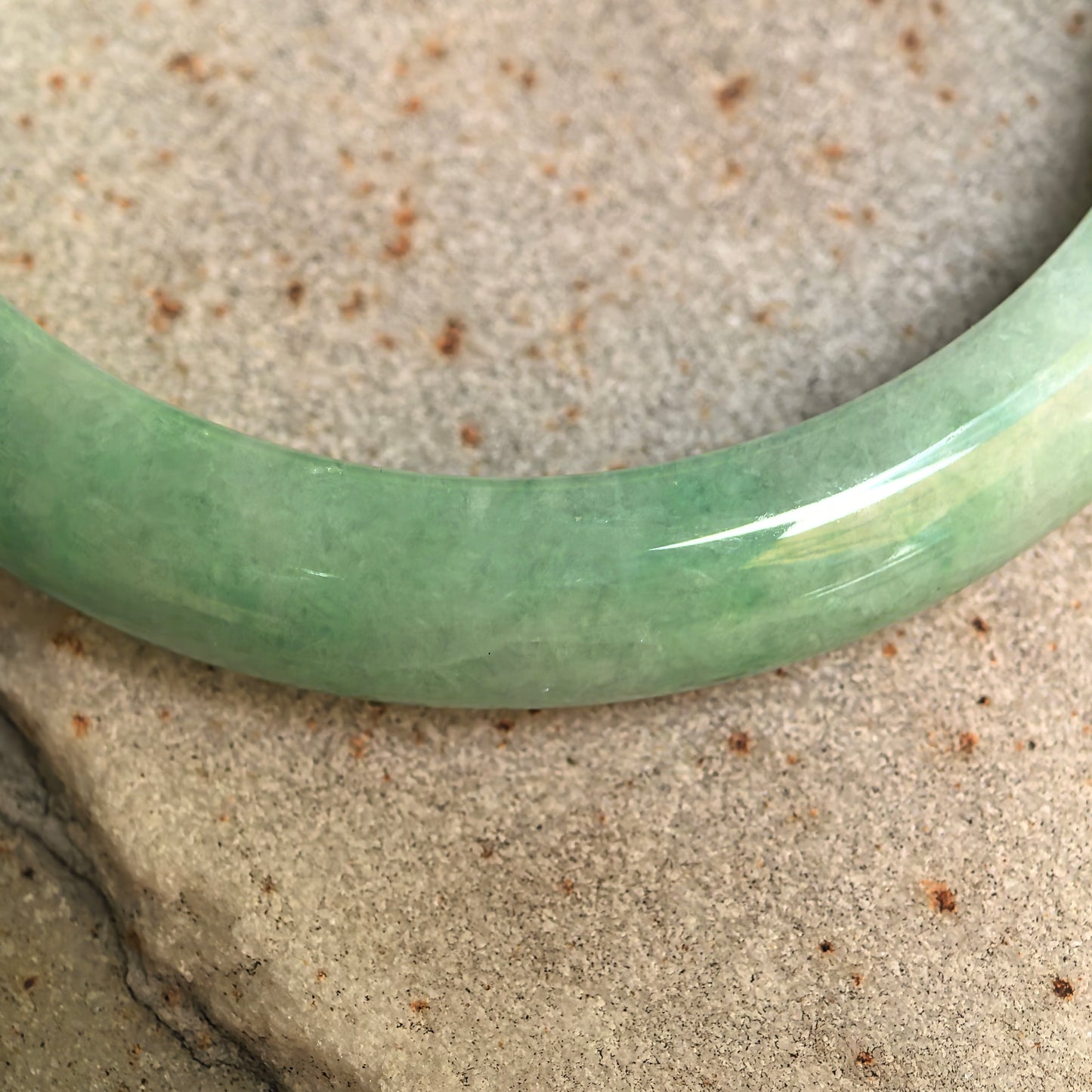 Natural Grade-A Glutinous Green Slim D-Shape Jadeite Bangle · Burmese Jade 51mm