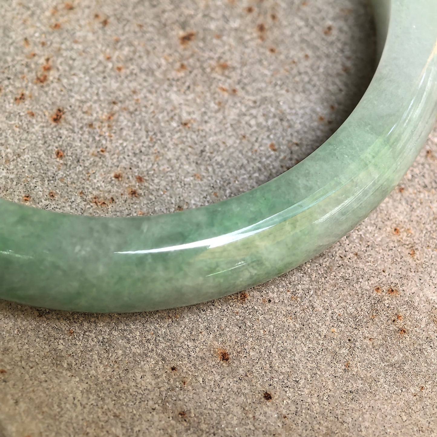 Natural Grade-A Glutinous Green Slim D-Shape Jadeite Bangle · Burmese Jade 51mm