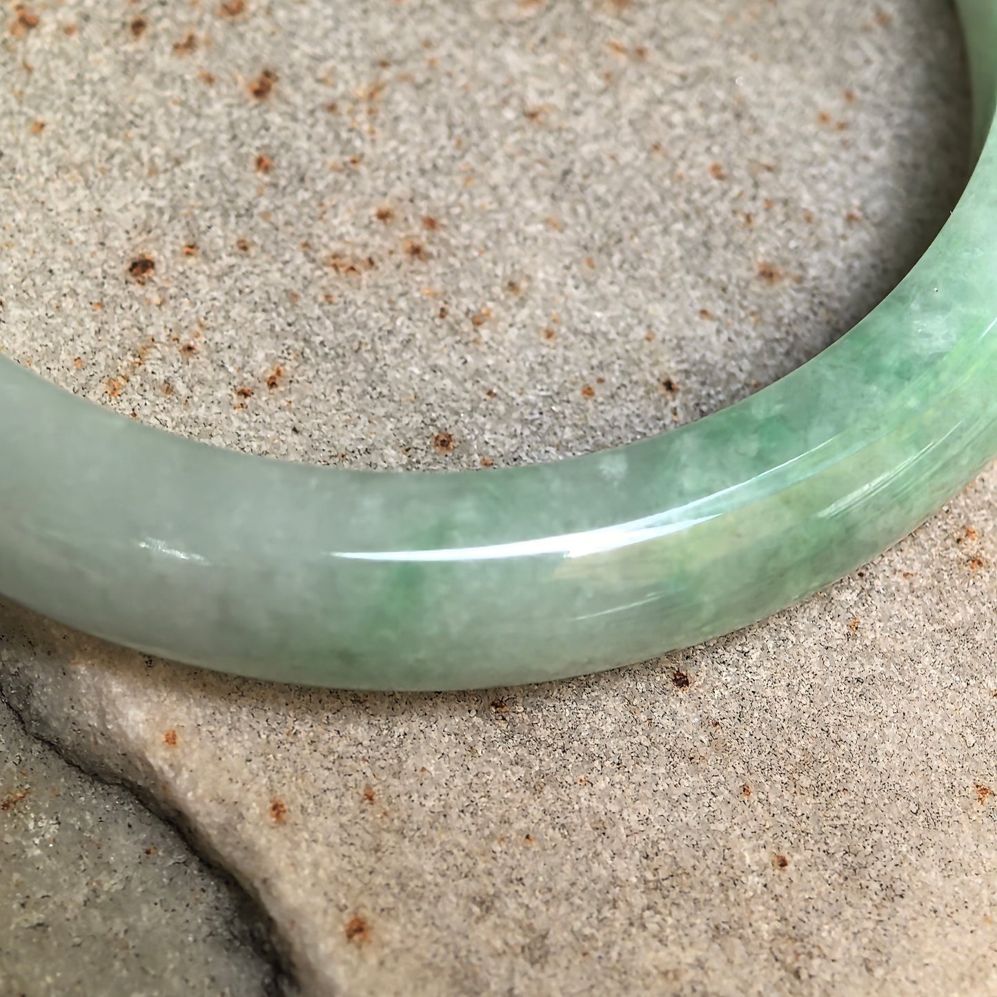 Natural Grade-A Glutinous Green Slim D-Shape Jadeite Bangle · Burmese Jade 51mm