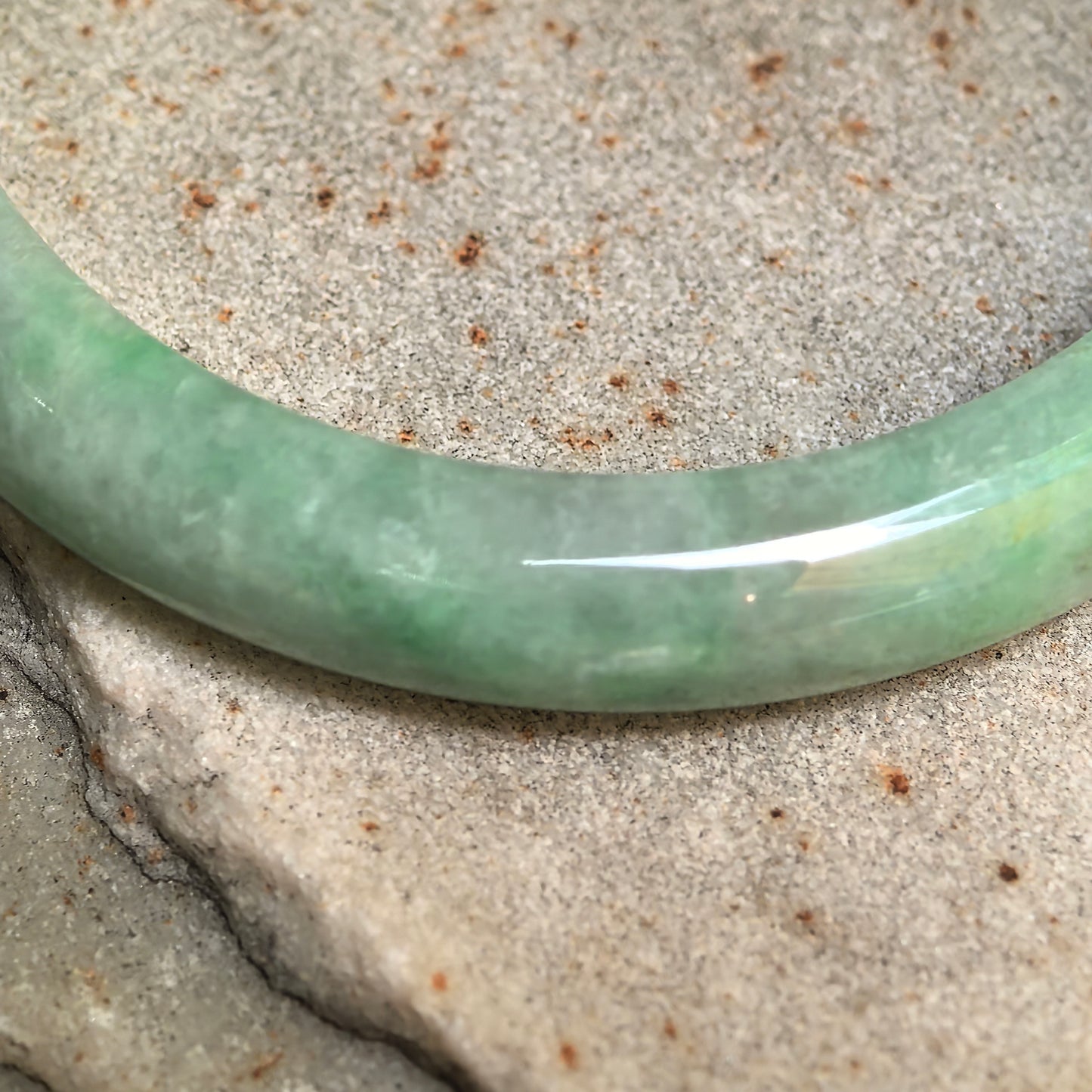 Natural Grade-A Glutinous Green Slim D-Shape Jadeite Bangle · Burmese Jade 51mm