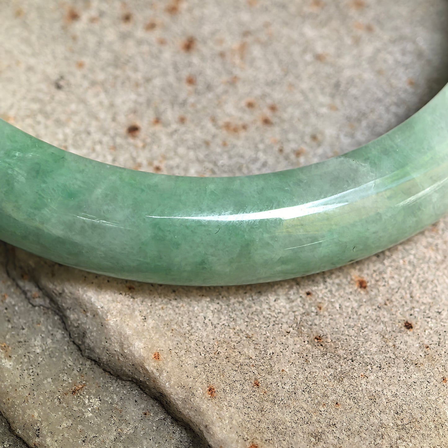 Natural Grade-A Glutinous Green Slim D-Shape Jadeite Bangle · Burmese Jade 51mm