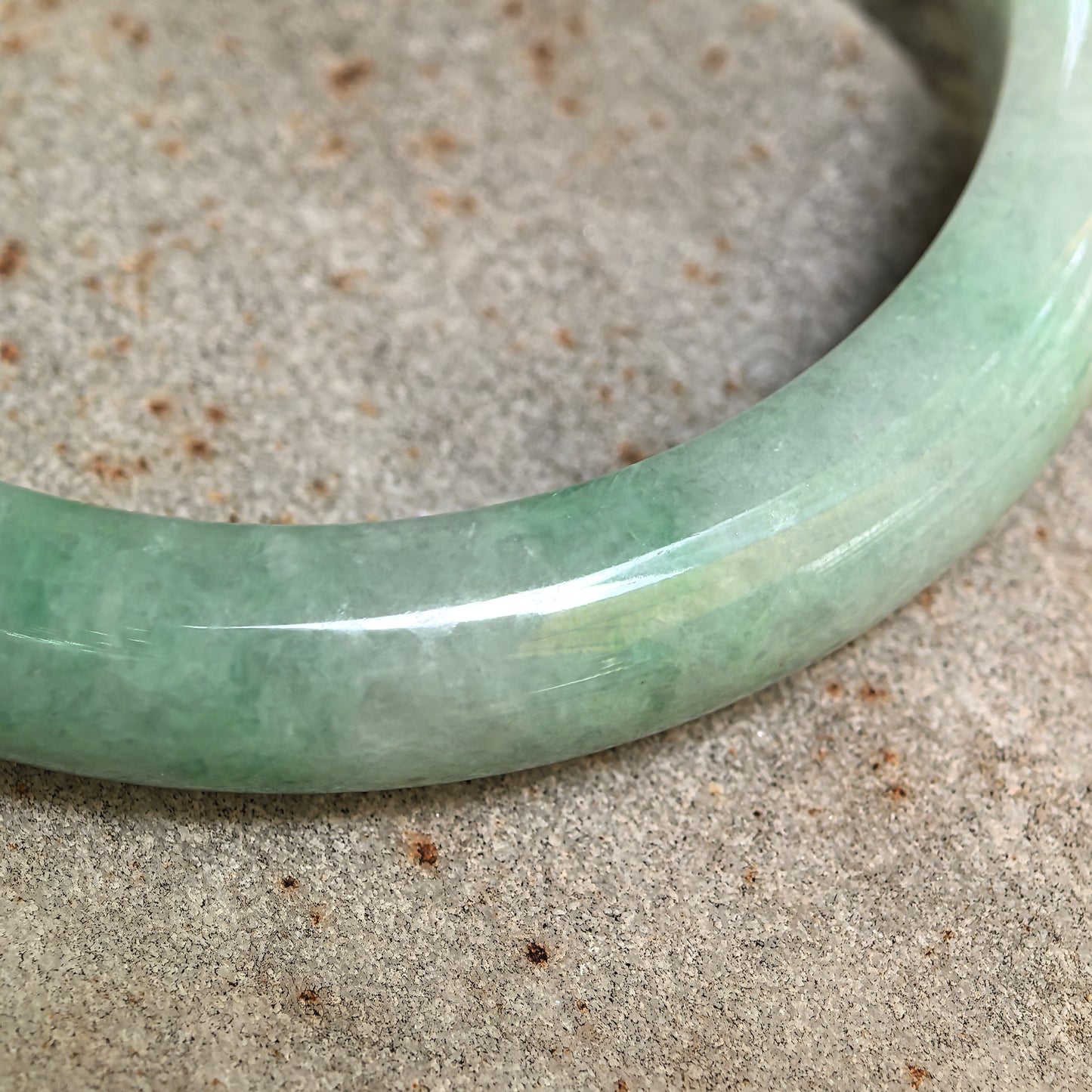 Natural Grade-A Glutinous Green Slim D-Shape Jadeite Bangle · Burmese Jade 51mm
