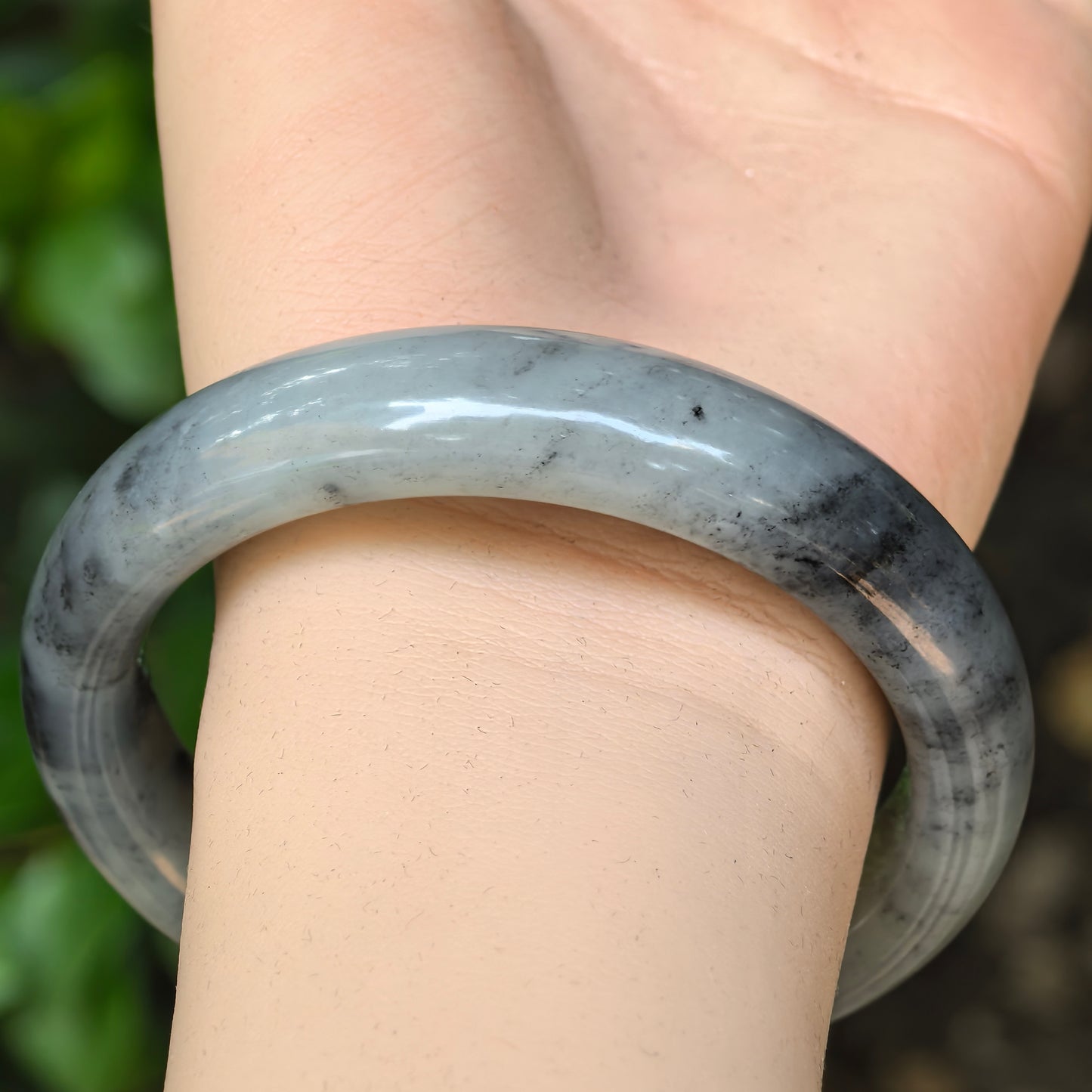 Natural Nephrite Black-and-White Patterned D-Shape Bangle · Hetian Jade 58mm