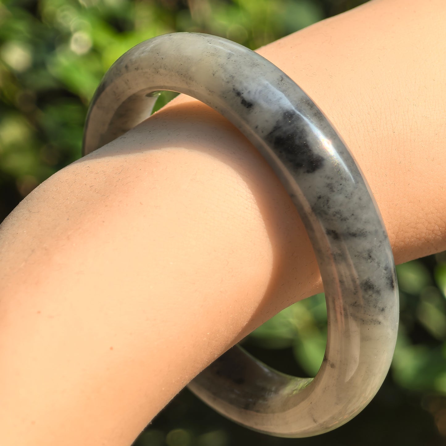 Natural Nephrite Black-and-White Patterned D-Shape Bangle · Hetian Jade 58mm