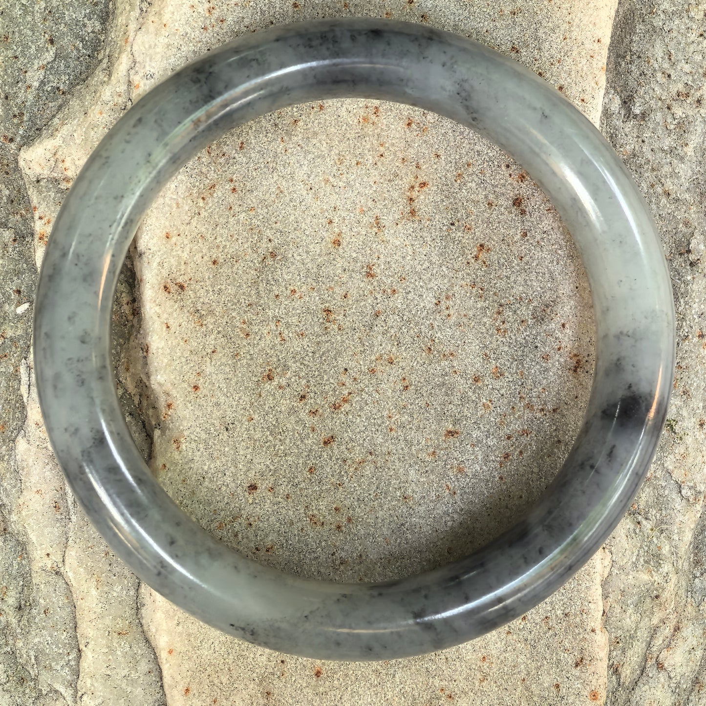 Natural Nephrite Black-and-White Patterned D-Shape Bangle · Hetian Jade 58mm