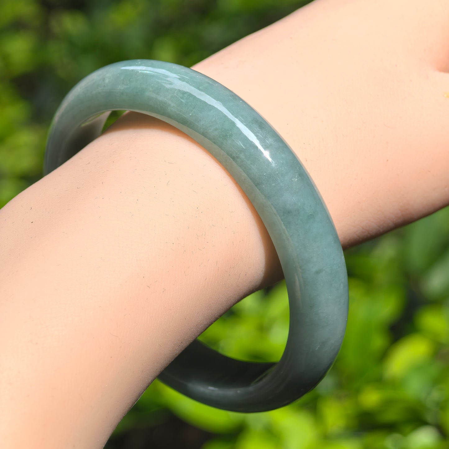 Natural Grade-A Glutinous Oil-Green D-Shape Jadeite Bangle · Burmese Jade 59mm