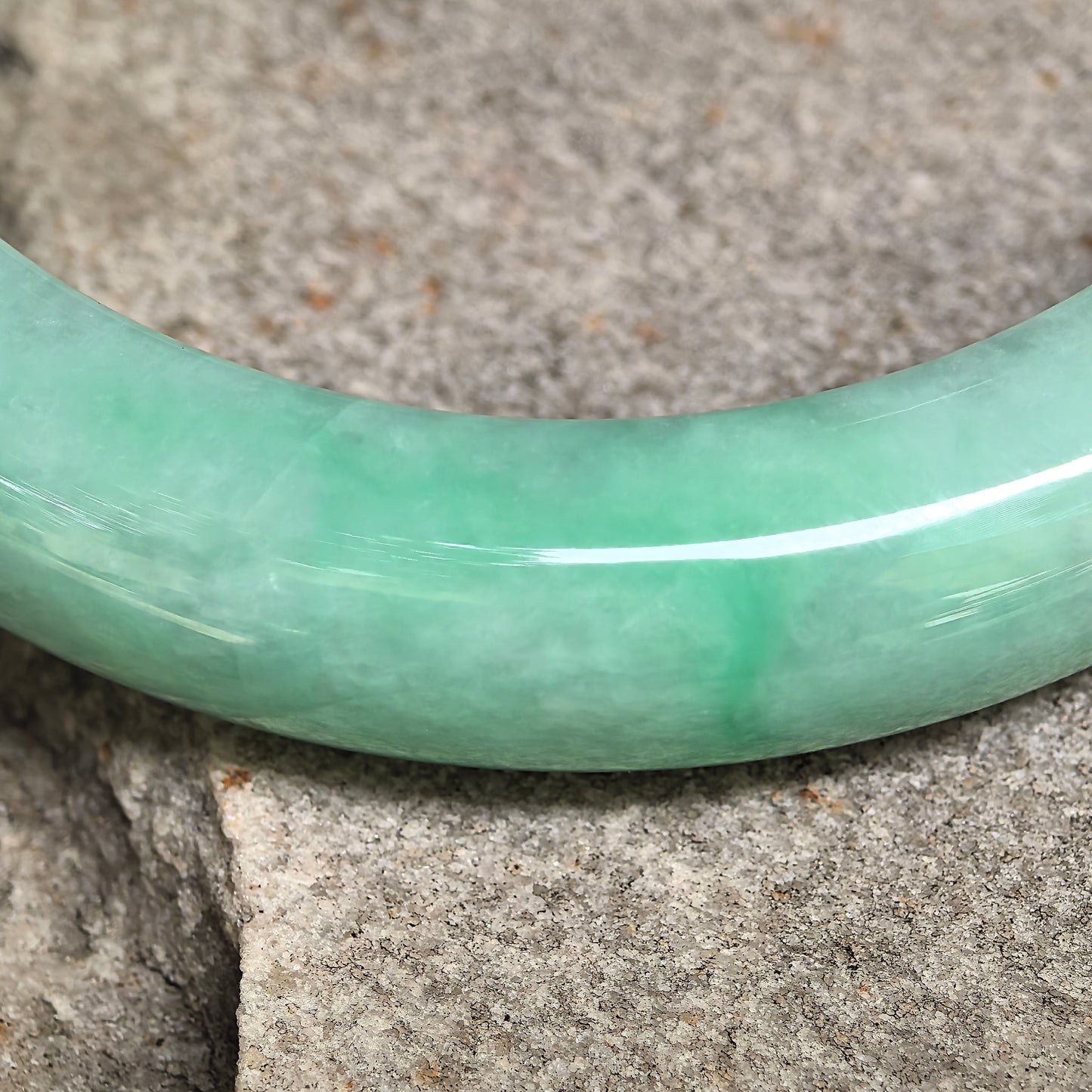Natural Grade-A Glutinous Green Lavender D-Shape Jadeite Bangle · Burmese Jade 55mm