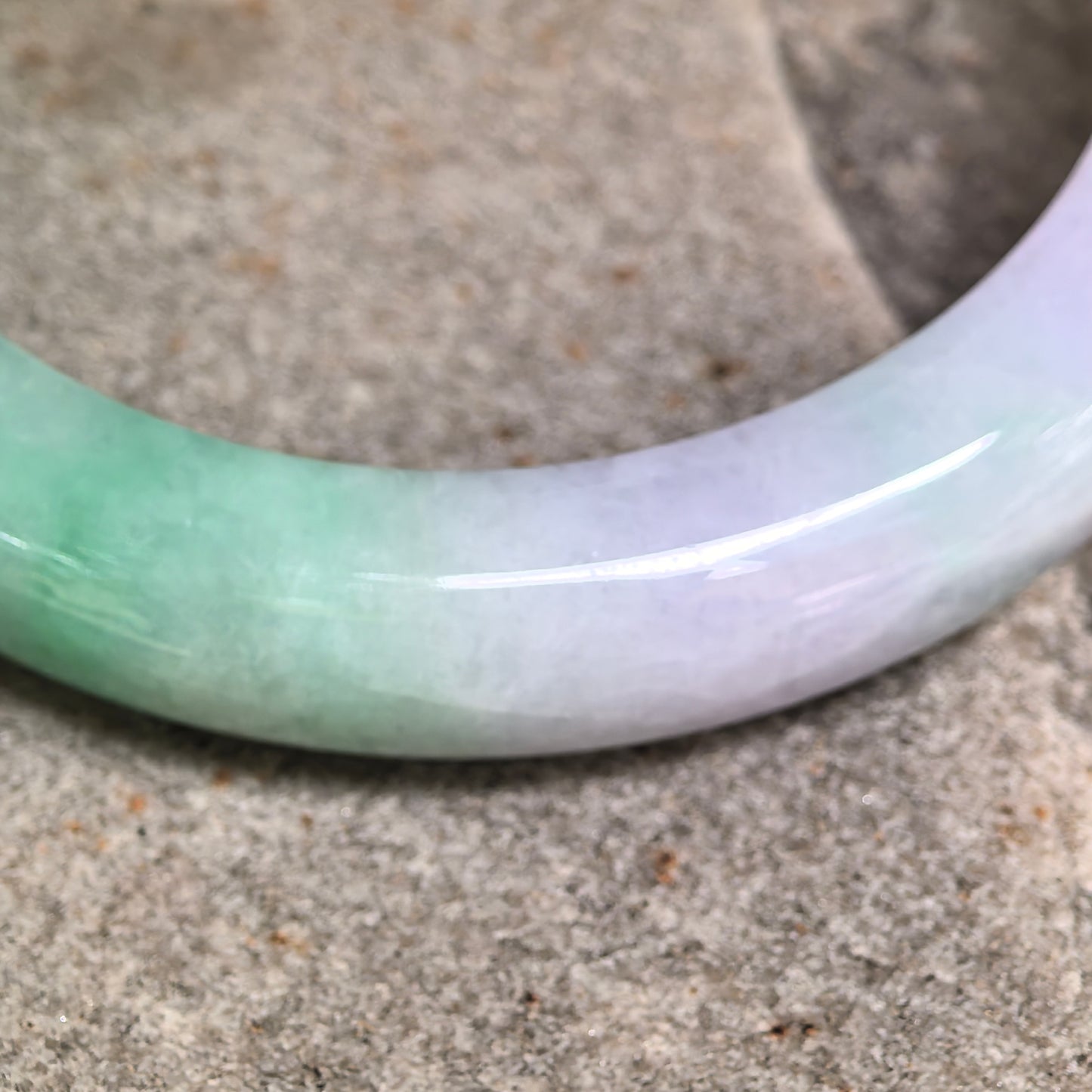 Natural Grade-A Glutinous Green Lavender D-Shape Jadeite Bangle · Burmese Jade 55mm