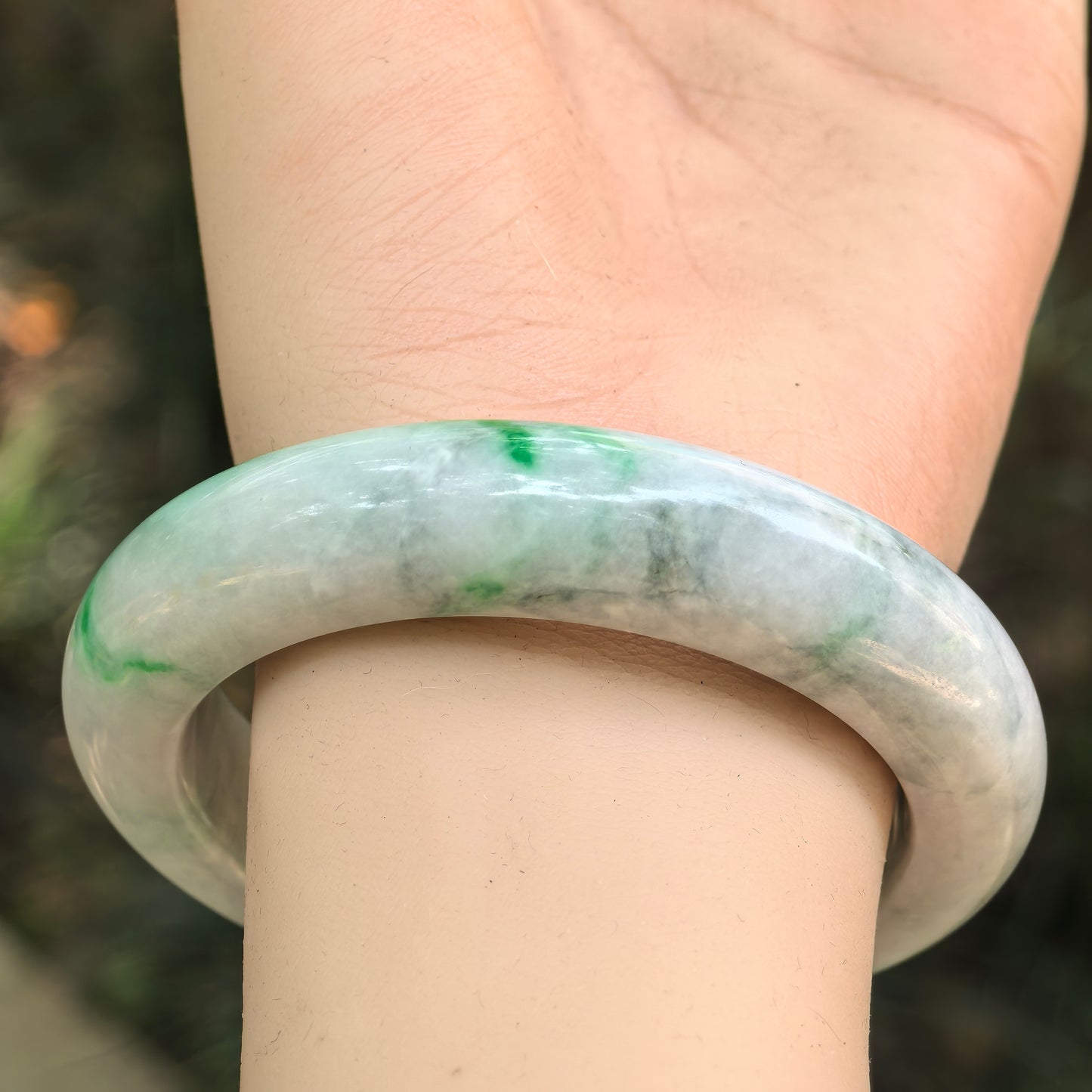 Natural Grade-A Bean-Glutinous Green & White D-Shape Jadeite Bangle · Burmese Jade 55mm