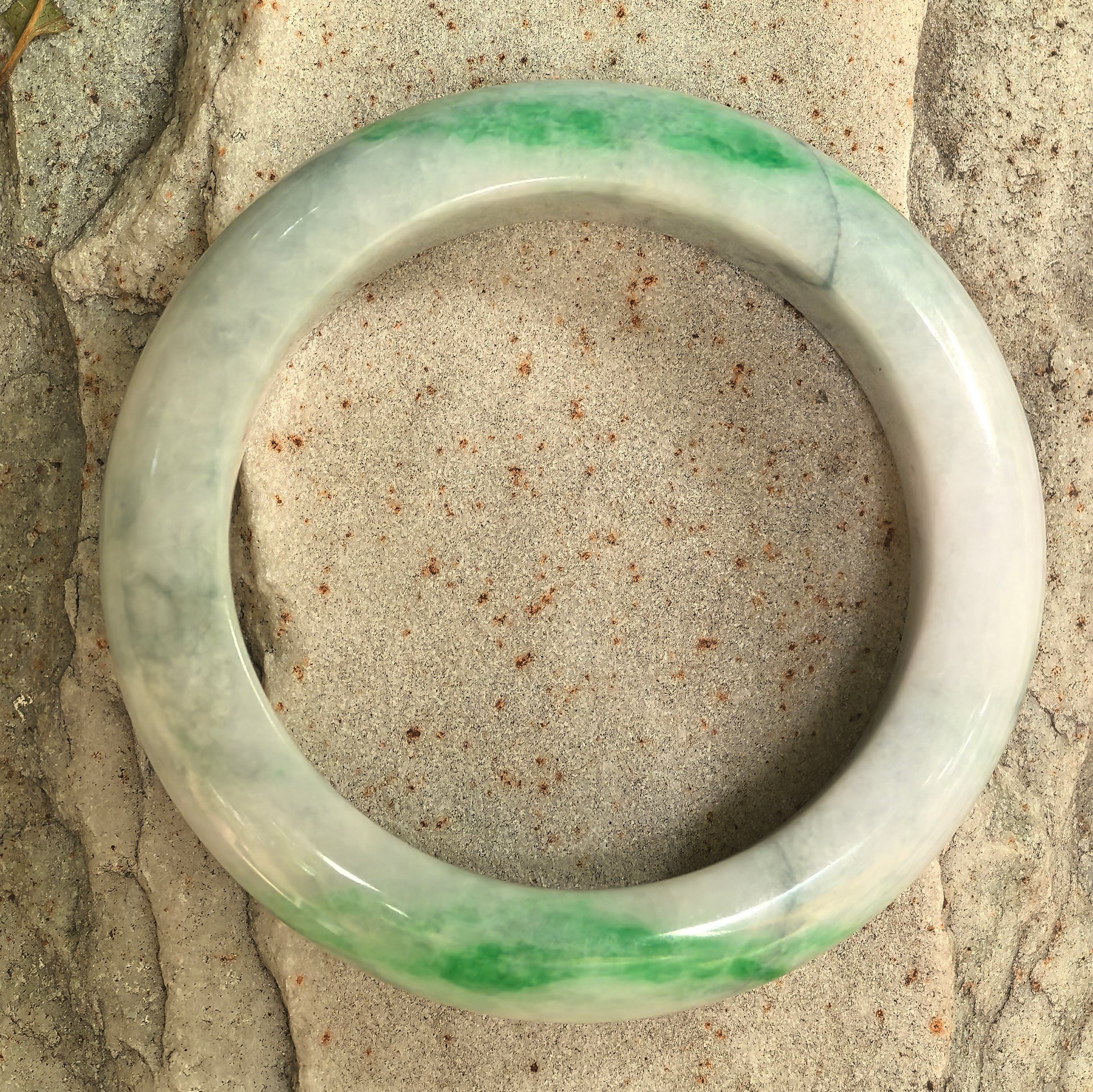 Top view of the bean-glutinous green-banded jadeite bangle showing its full D-shape structure and natural condition.