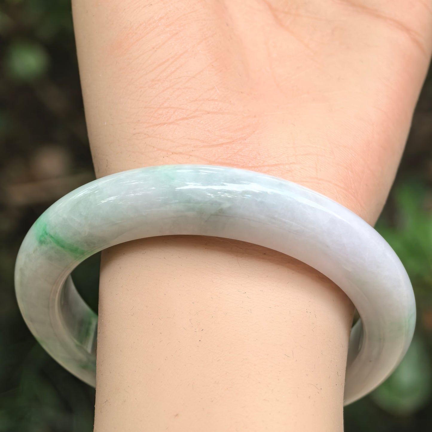 Natural Grade-A Bean-Glutinous Green & White D-Shape Jadeite Bangle · Burmese Jade 58mm