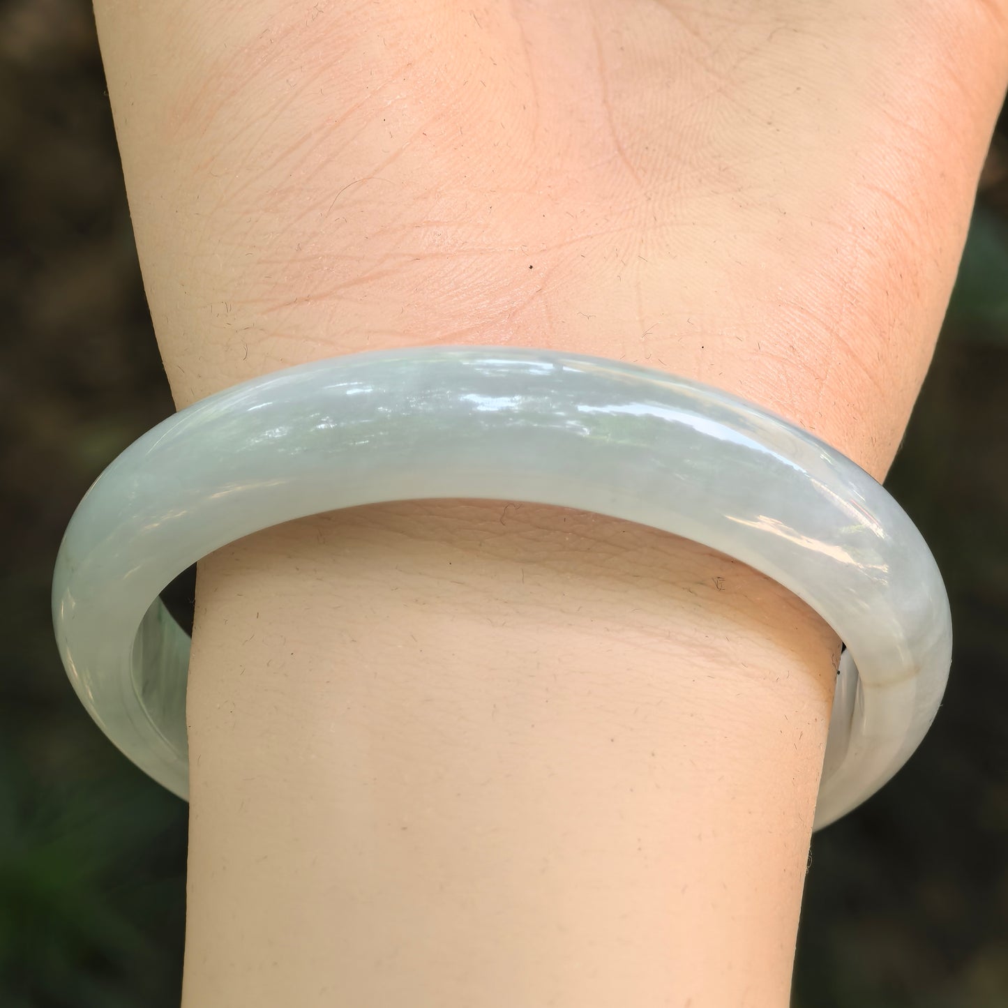 Natural Grade-A Glutinous Light Green D-Shape Jadeite Bangle · Burmese Jade 57mm