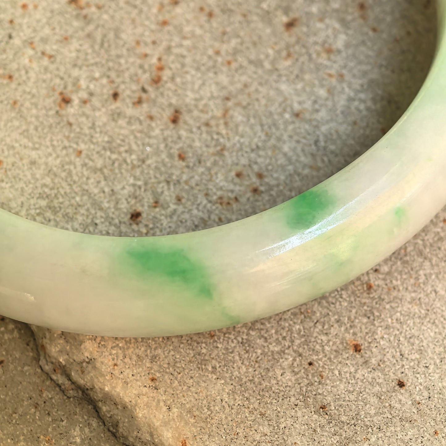 Natural Grade-A Glutinous White-Base Green Oval Jadeite Bangle · Burmese Jade 51mm