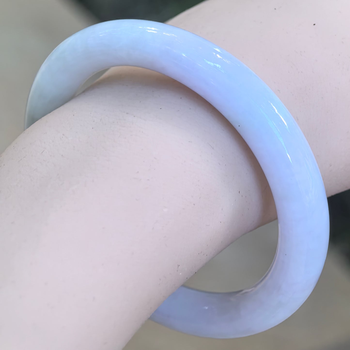 Natural Grade-A Glutinous Pale Lavender & Green Round Jadeite Bangle · Burmese Jade 55mm