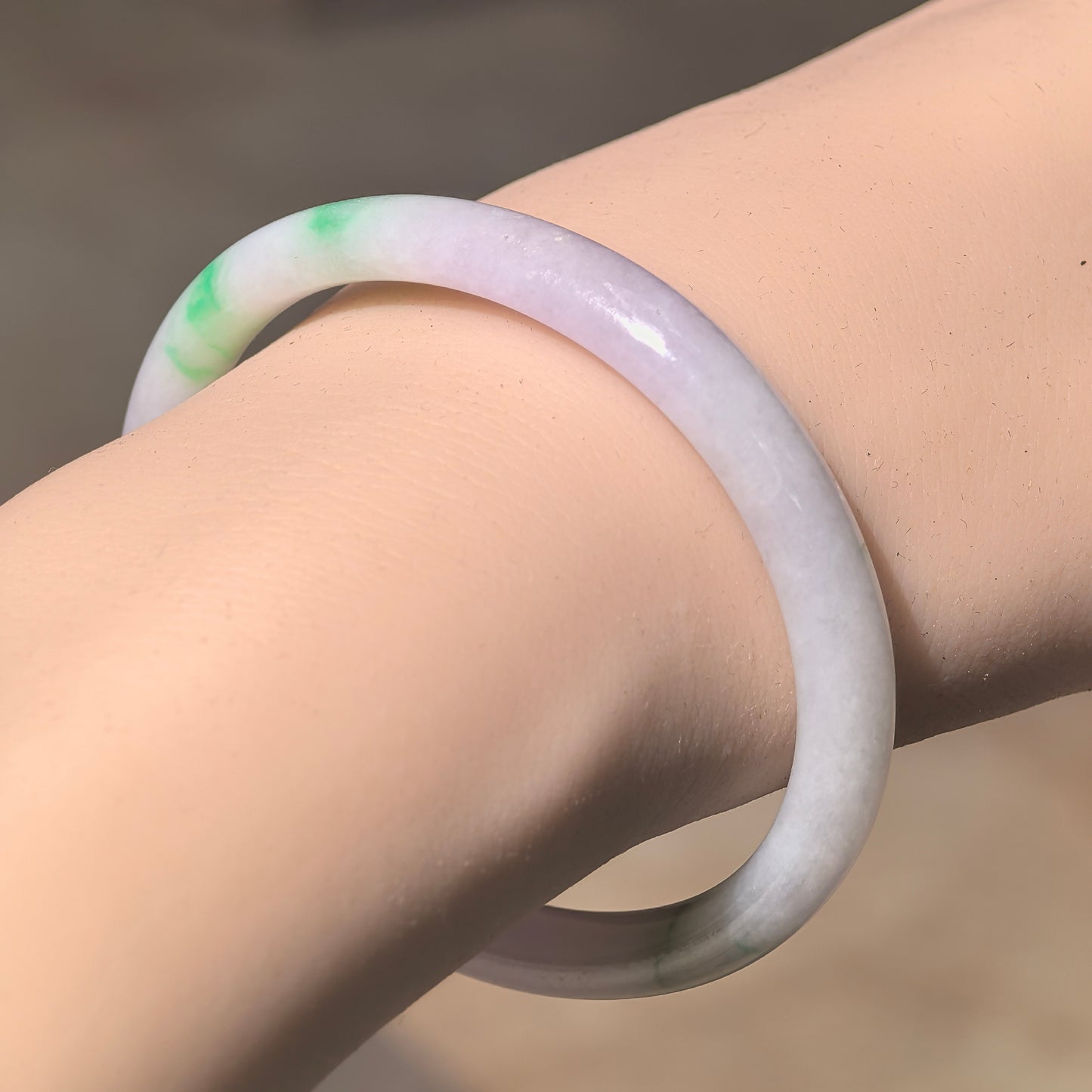 Natural Grade-A Glutinous Light Lavender & Green Oval Jadeite Bangle · Burmese Jade 52mm