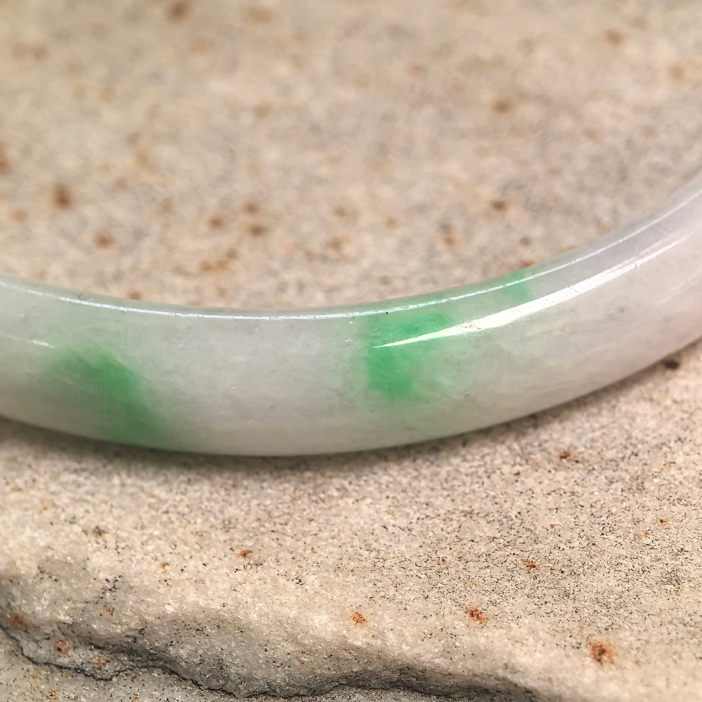 Natural Grade-A Glutinous Light Lavender & Green Oval Jadeite Bangle · Burmese Jade 52mm
