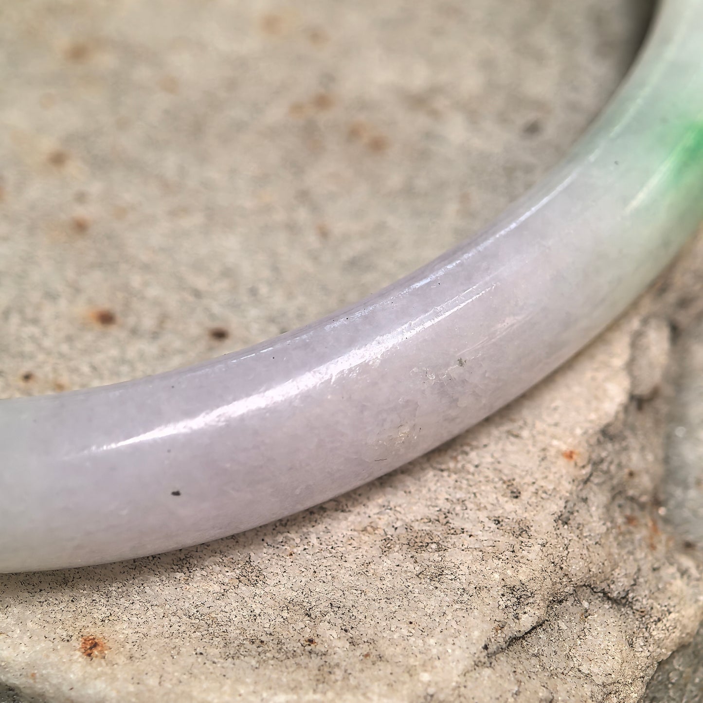 Natural Grade-A Glutinous Light Lavender & Green Oval Jadeite Bangle · Burmese Jade 52mm