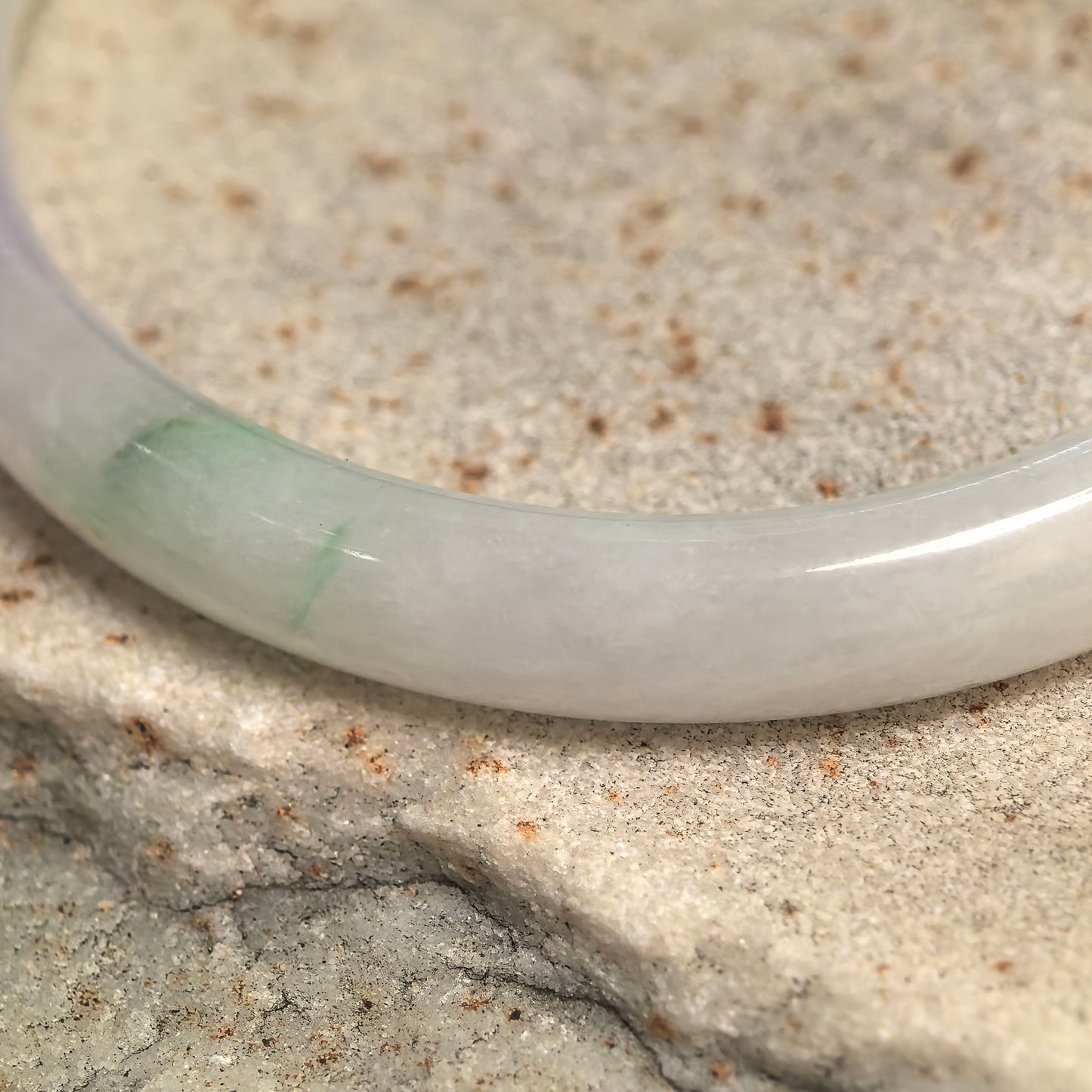 Natural Grade-A Glutinous Light Lavender & Green Oval Jadeite Bangle · Burmese Jade 52mm