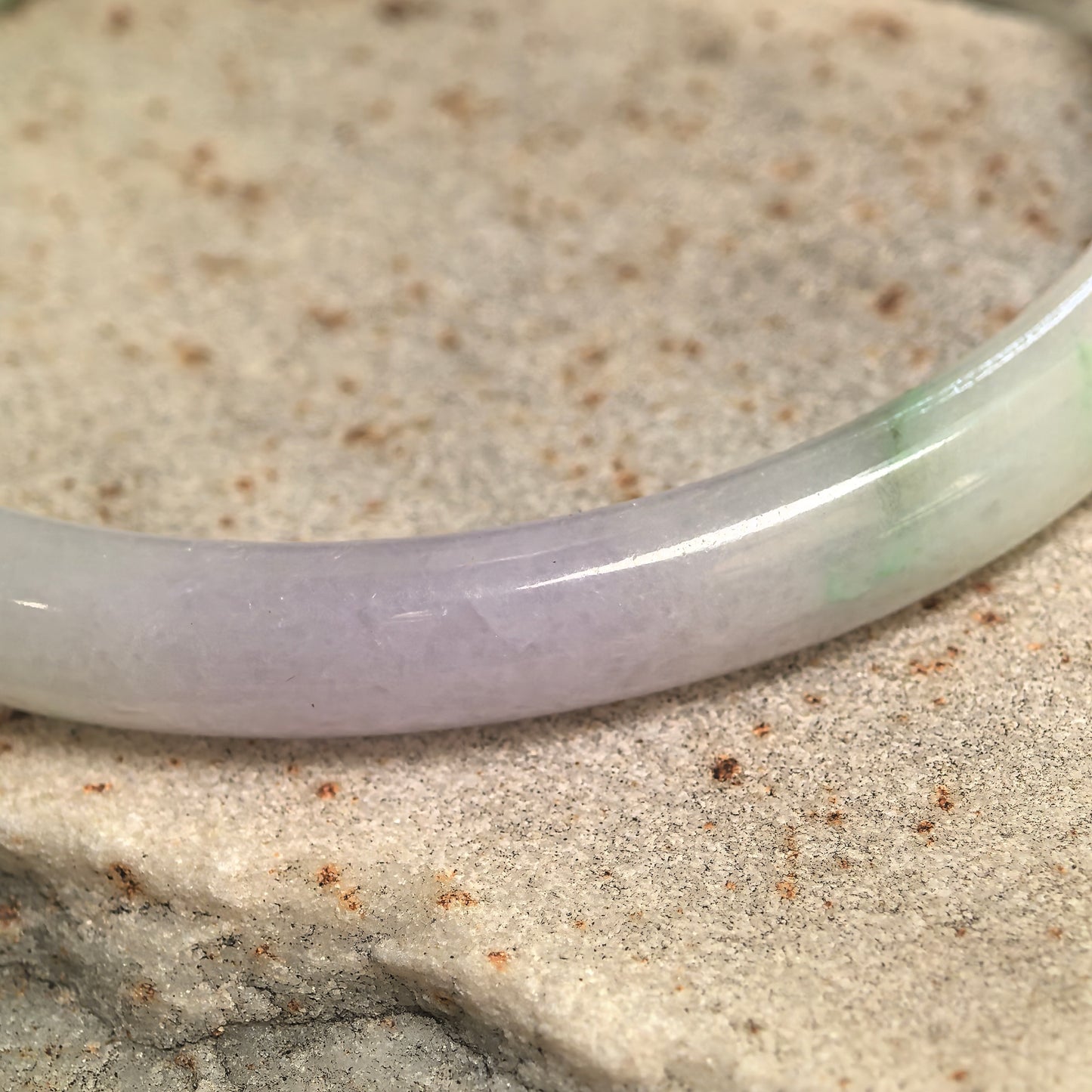 Natural Grade-A Glutinous Light Lavender & Green Oval Jadeite Bangle · Burmese Jade 52mm