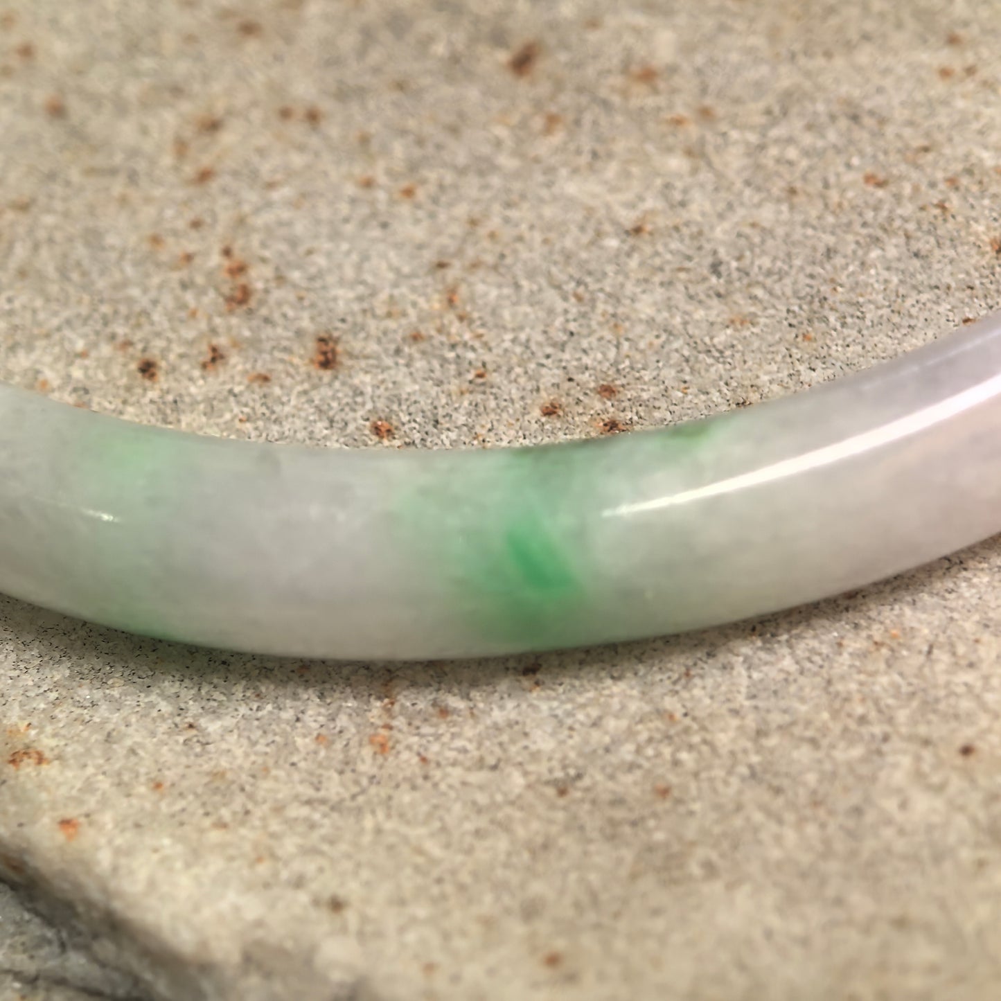 Natural Grade-A Glutinous Light Lavender & Green Oval Jadeite Bangle · Burmese Jade 52mm