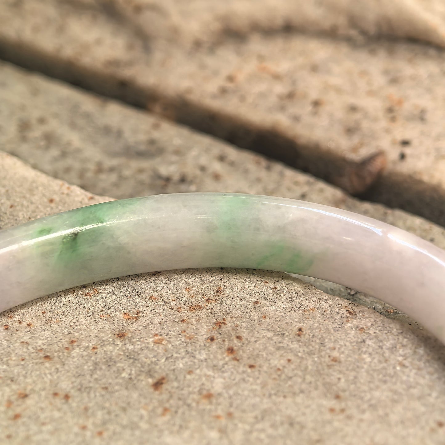Natural Grade-A Glutinous Light Lavender & Green Oval Jadeite Bangle · Burmese Jade 52mm