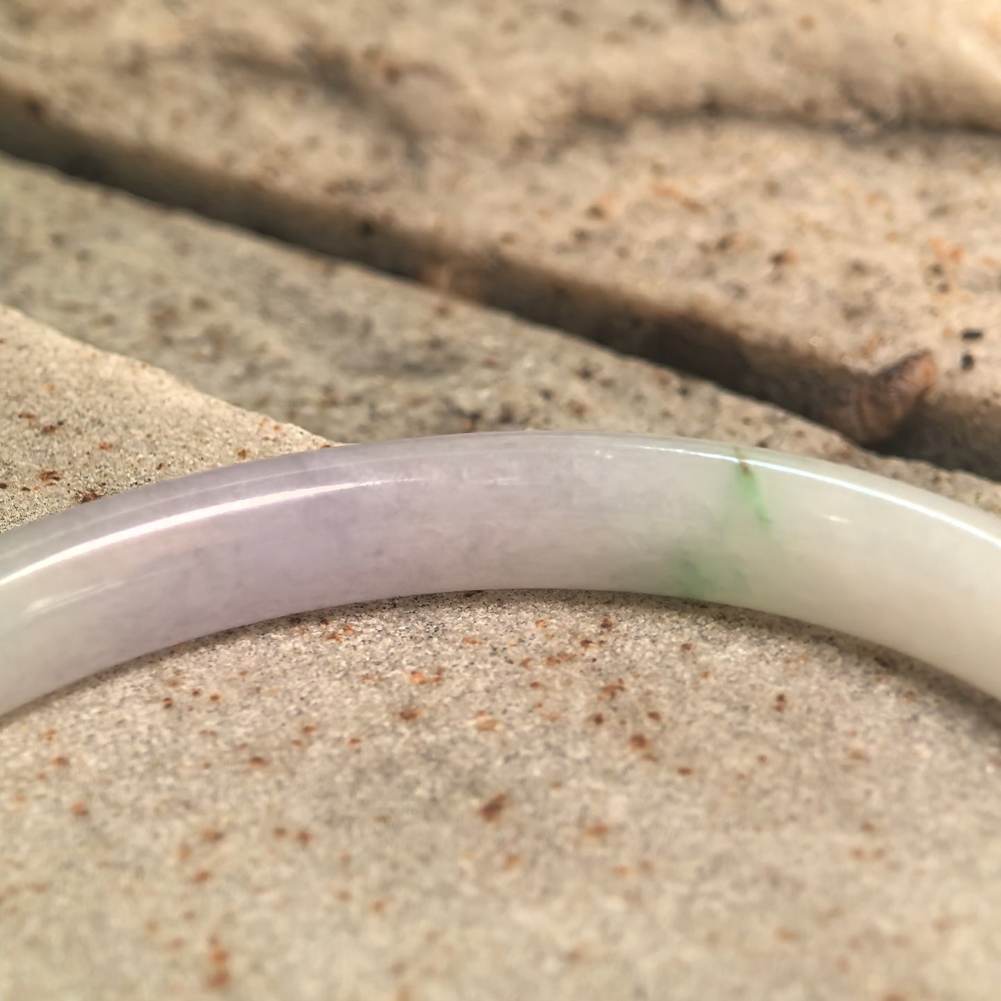 Natural Grade-A Glutinous Light Lavender & Green Oval Jadeite Bangle · Burmese Jade 52mm