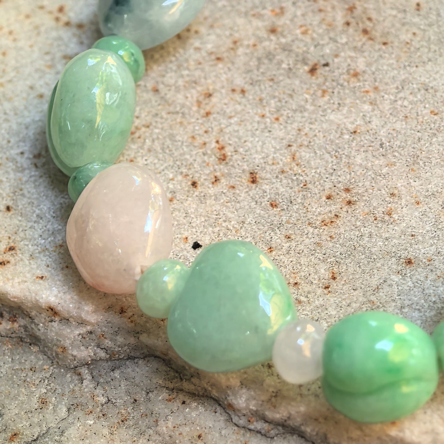 Natural Grade-A Glutinous Multicolor Peach-Shaped Jadeite Bracelet · Burmese Jade 11mm