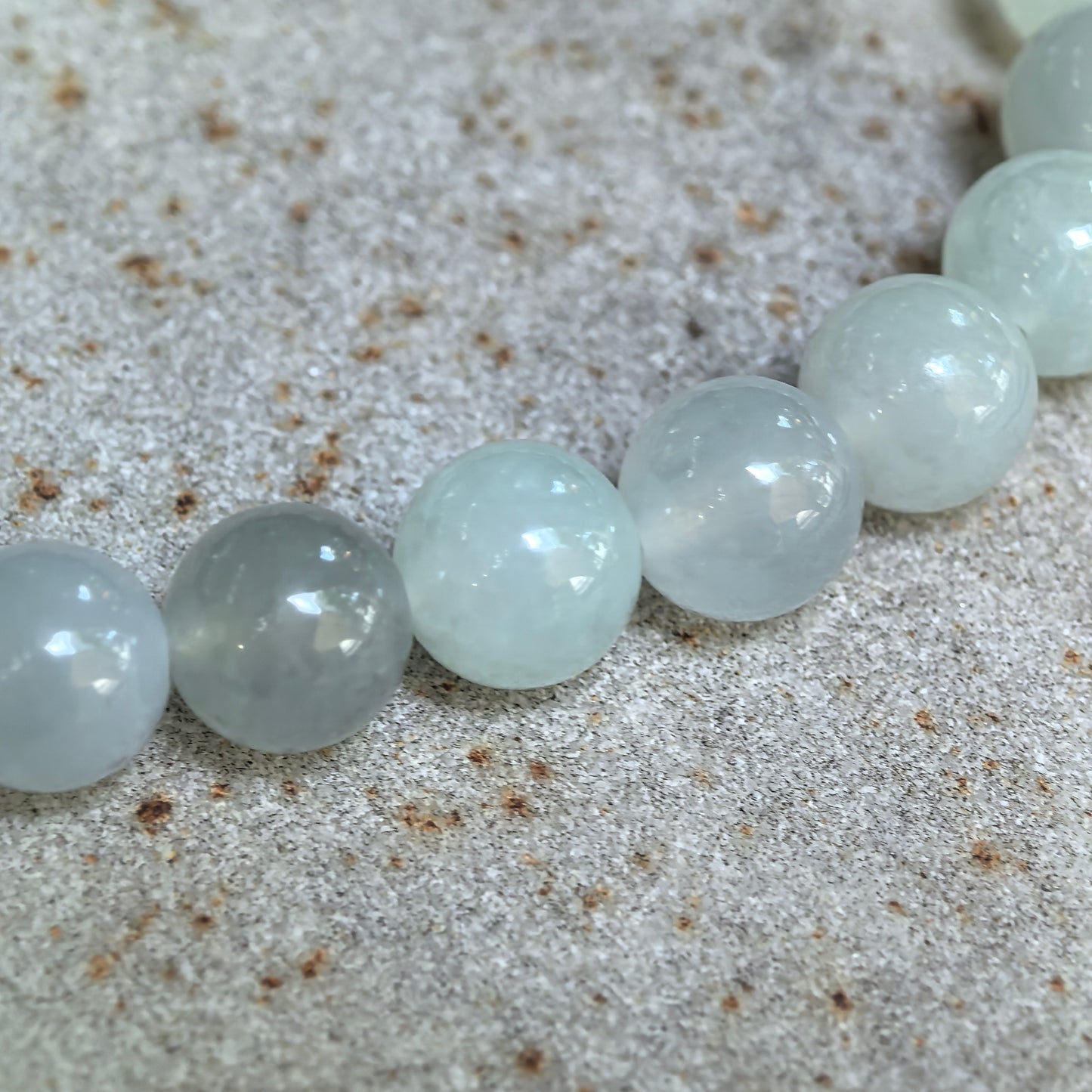 Natural Grade-A Icy Glutinous Light Green Jadeite Bead Bracelet · Burmese Jade 8mm
