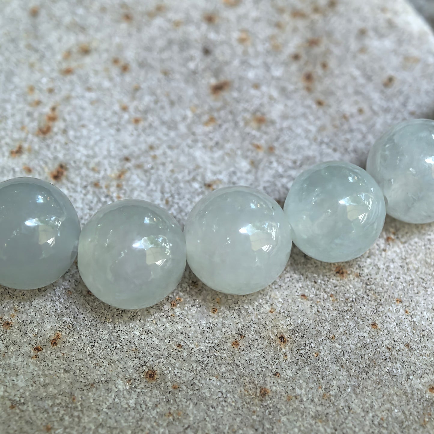 Natural Grade-A Icy Glutinous Light Green Jadeite Bead Bracelet · Burmese Jade 8mm