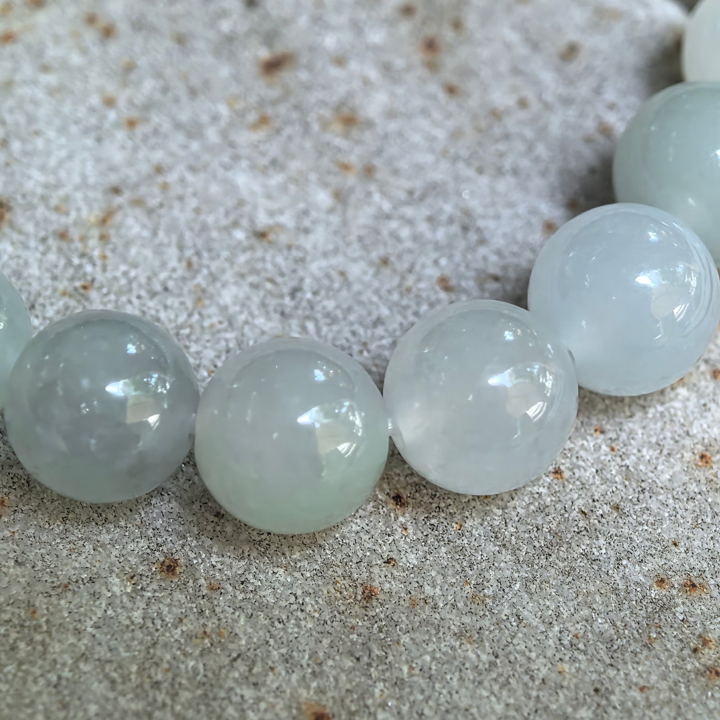 Natural Grade-A Icy Glutinous Light Green Jadeite Bead Bracelet · Burmese Jade 8mm