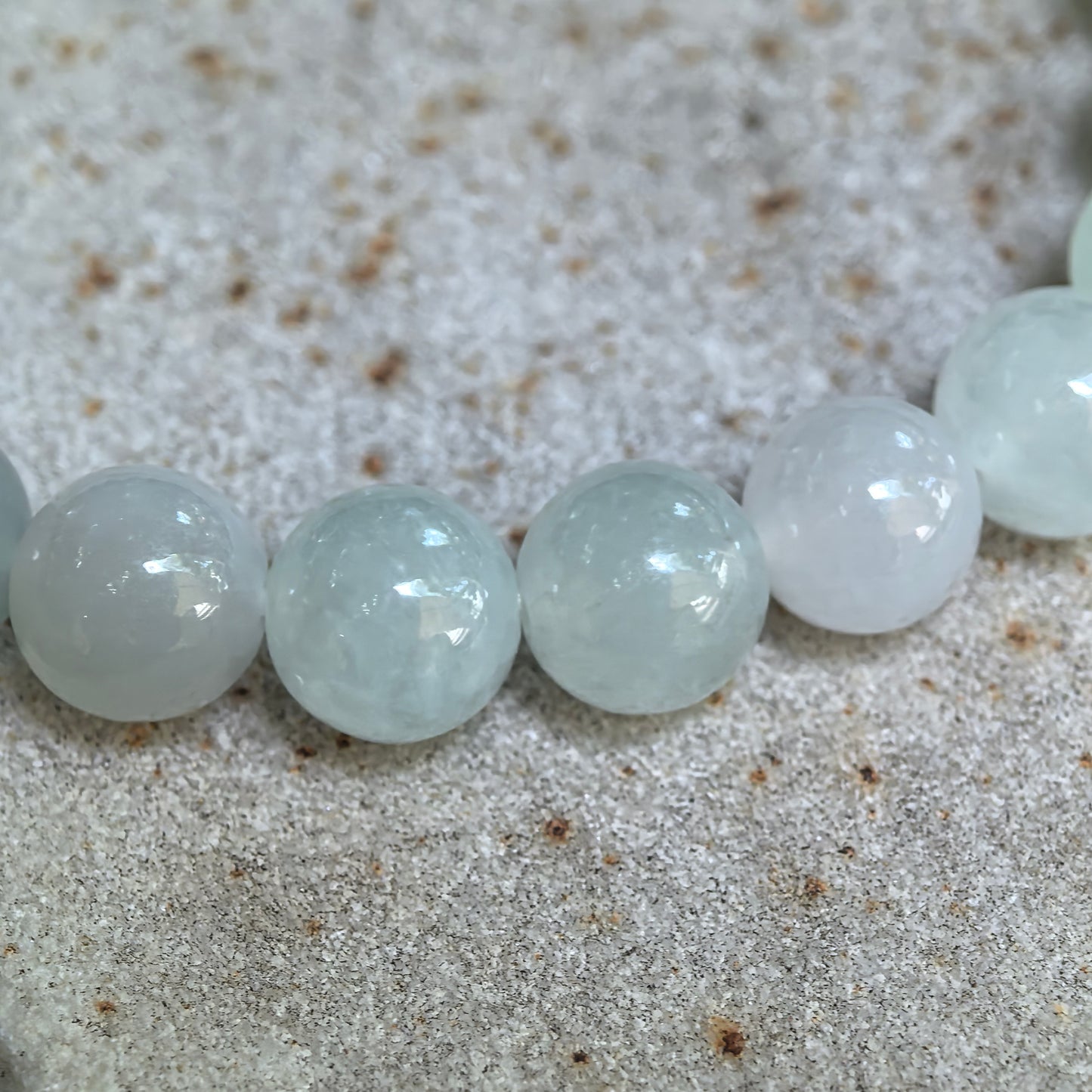 Natural Grade-A Icy Glutinous Light Green Jadeite Bead Bracelet · Burmese Jade 8mm