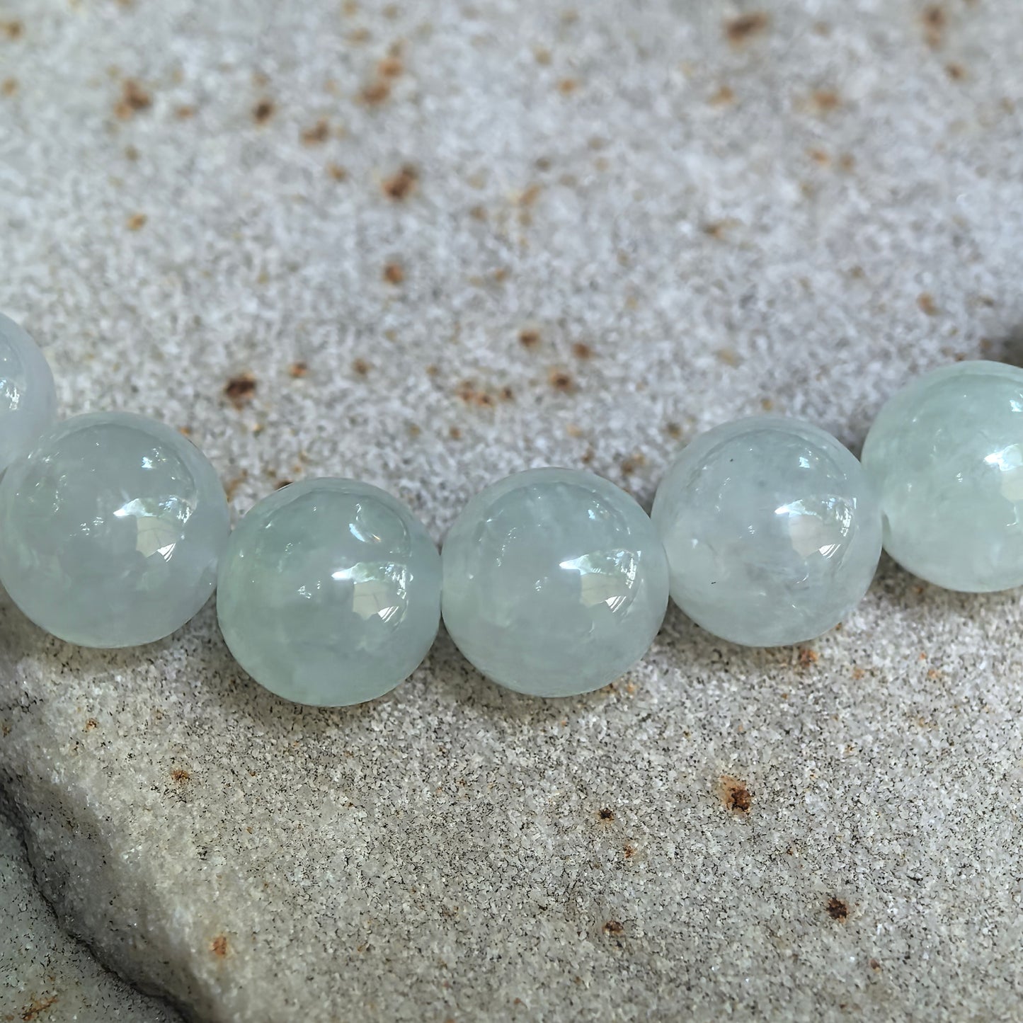 Natural Grade-A Icy Glutinous Light Green Jadeite Bead Bracelet · Burmese Jade 8mm