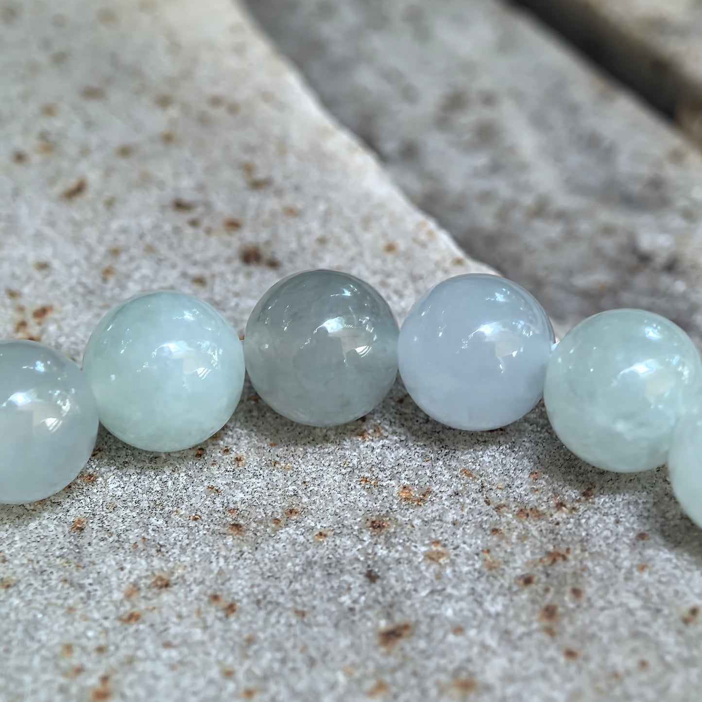 Natural Grade-A Icy Glutinous Light Green Jadeite Bead Bracelet · Burmese Jade 8mm