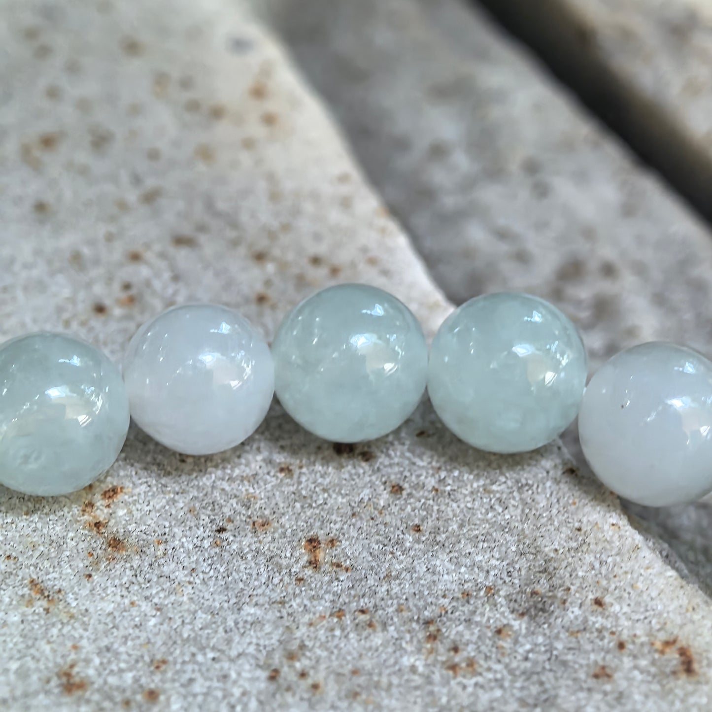 Natural Grade-A Icy Glutinous Light Green Jadeite Bead Bracelet · Burmese Jade 8mm