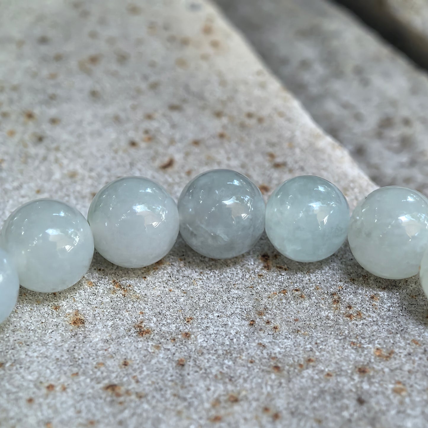 Natural Grade-A Icy Glutinous Light Green Jadeite Bead Bracelet · Burmese Jade 8mm