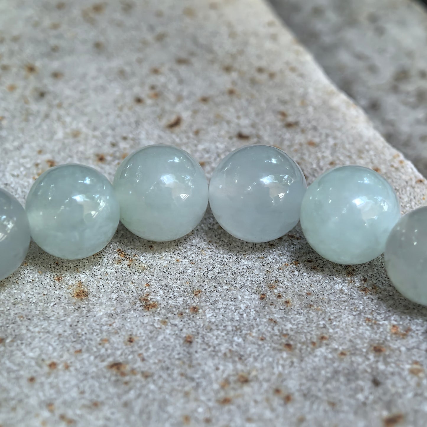 Natural Grade-A Icy Glutinous Light Green Jadeite Bead Bracelet · Burmese Jade 8mm