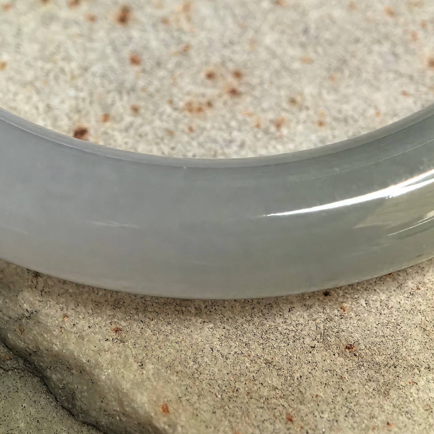 Natural Grade-A Fine Icy Glutinous Pale Lavender Dark Green Round Jadeite Bangle · Burmese Jade 53mm