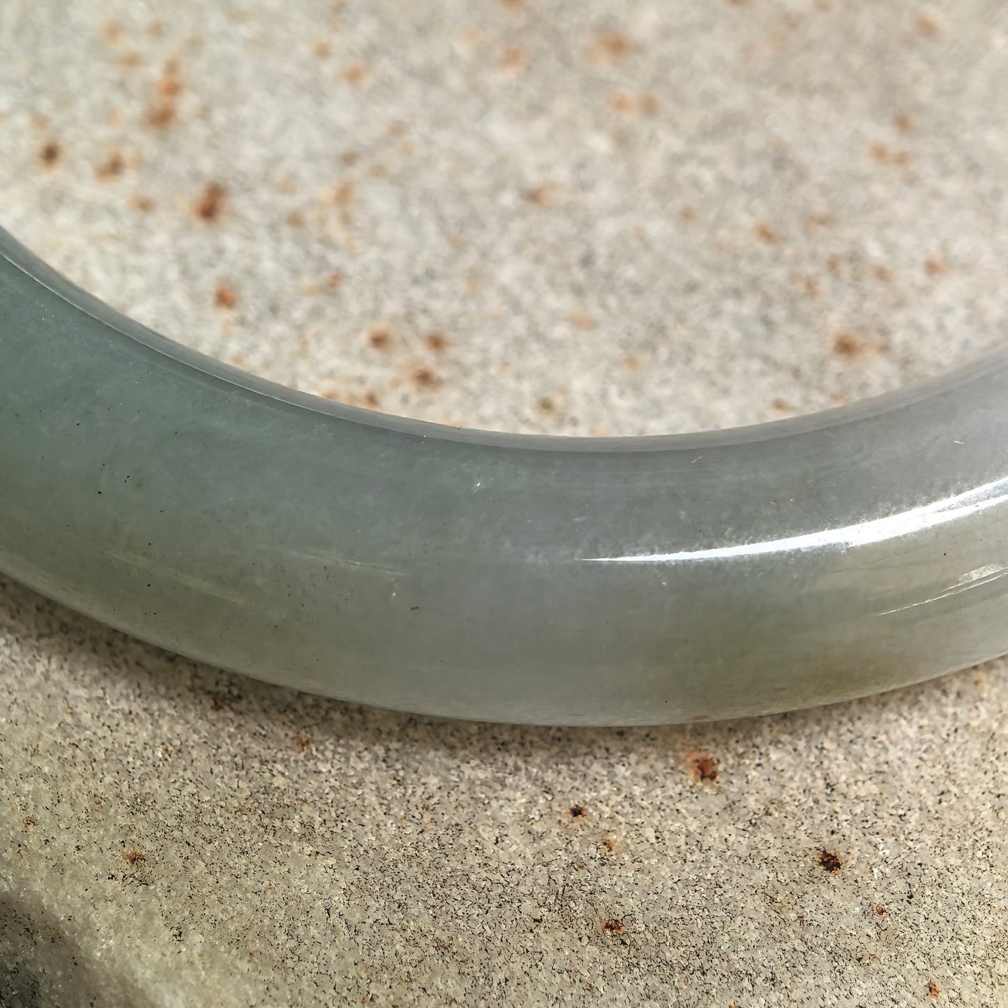 Natural Grade-A Fine Icy Glutinous Pale Lavender Dark Green Round Jadeite Bangle · Burmese Jade 53mm