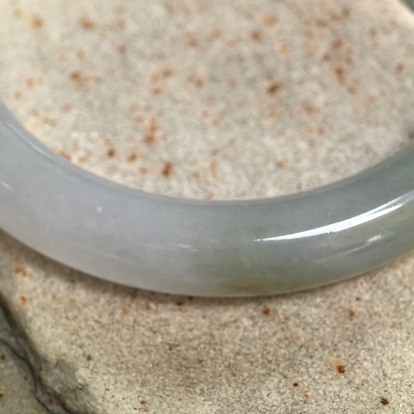 Natural Grade-A Fine Icy Glutinous Pale Lavender Dark Green Round Jadeite Bangle · Burmese Jade 53mm