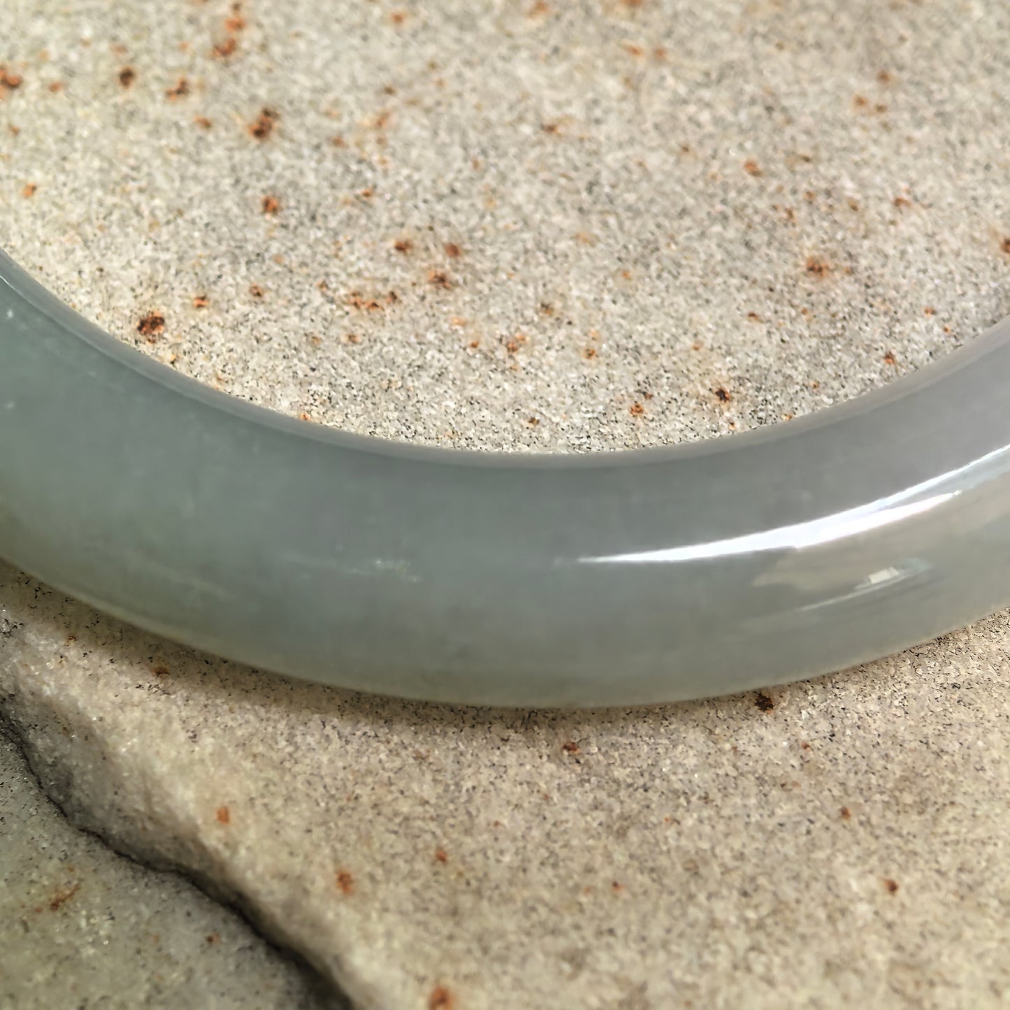 Natural Grade-A Fine Icy Glutinous Pale Lavender Dark Green Round Jadeite Bangle · Burmese Jade 53mm