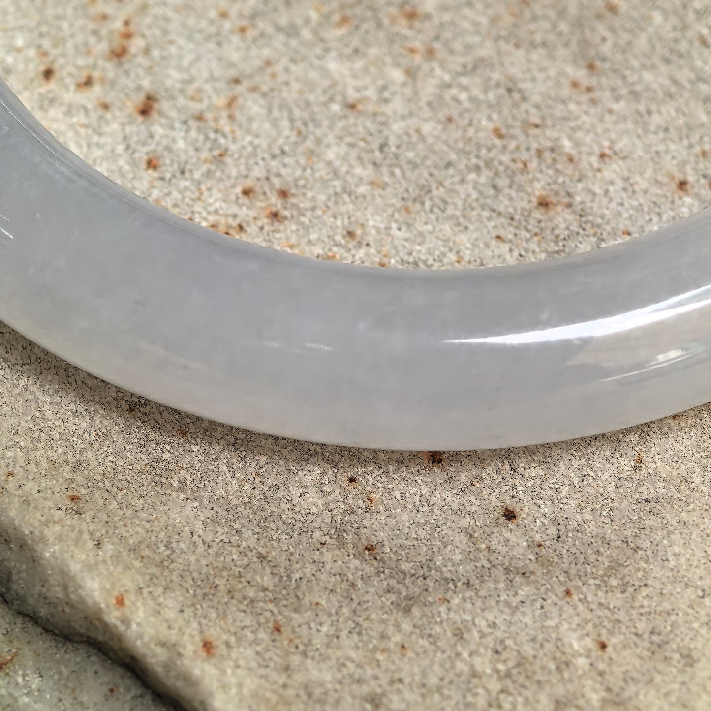 Natural Grade-A Fine Icy Glutinous Pale Lavender Dark Green Round Jadeite Bangle · Burmese Jade 53mm