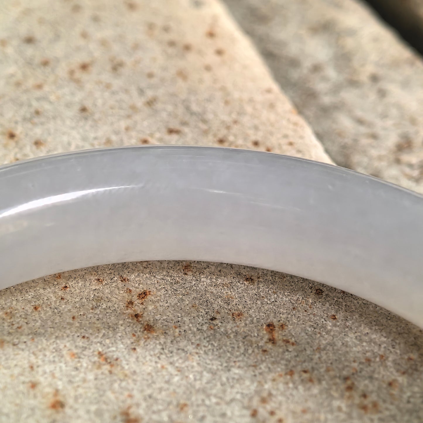 Natural Grade-A Fine Icy Glutinous Pale Lavender Dark Green Round Jadeite Bangle · Burmese Jade 53mm