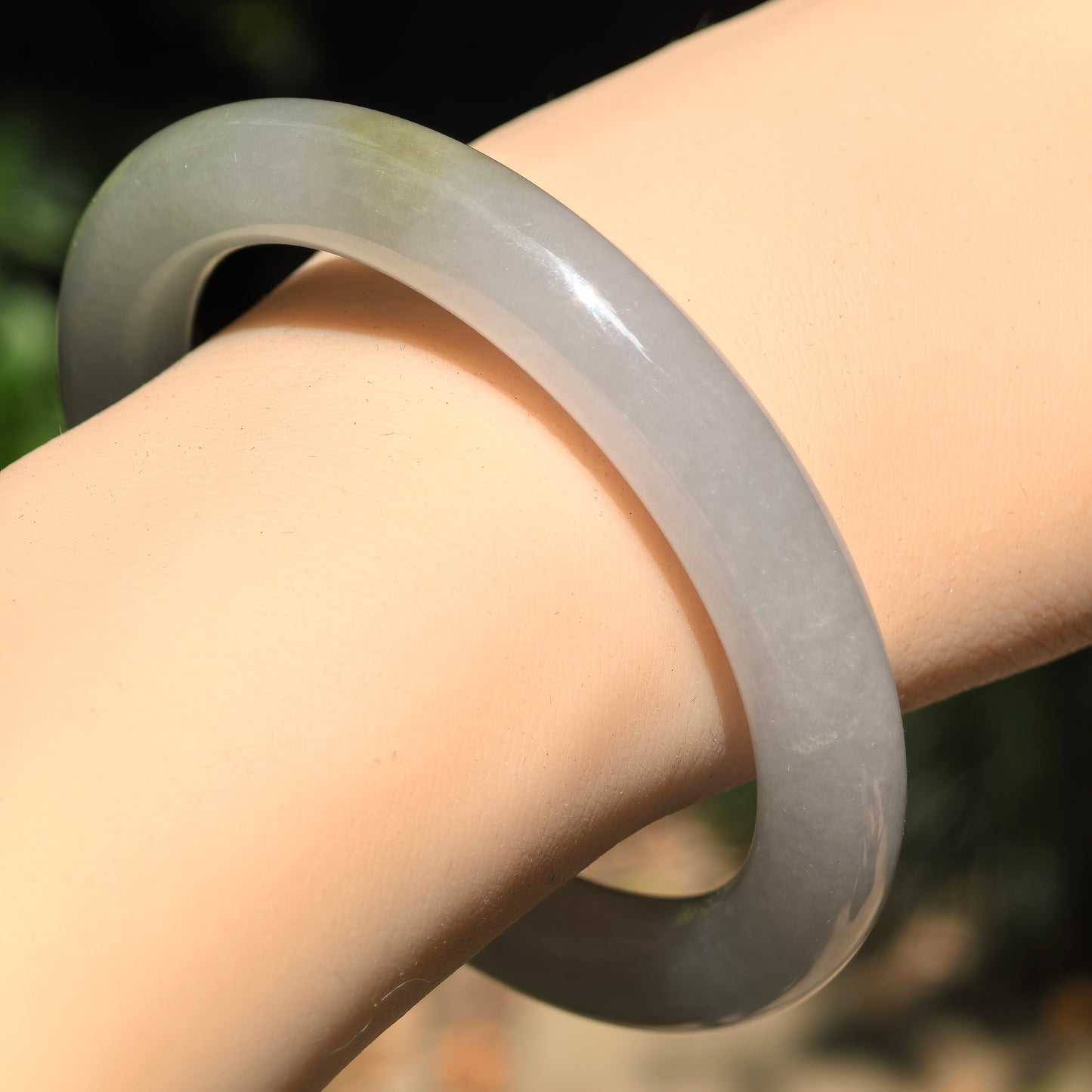 Natural Grade-A Fine Icy Glutinous Pale Lavender Dark Green Round Jadeite Bangle · Burmese Jade 53mm