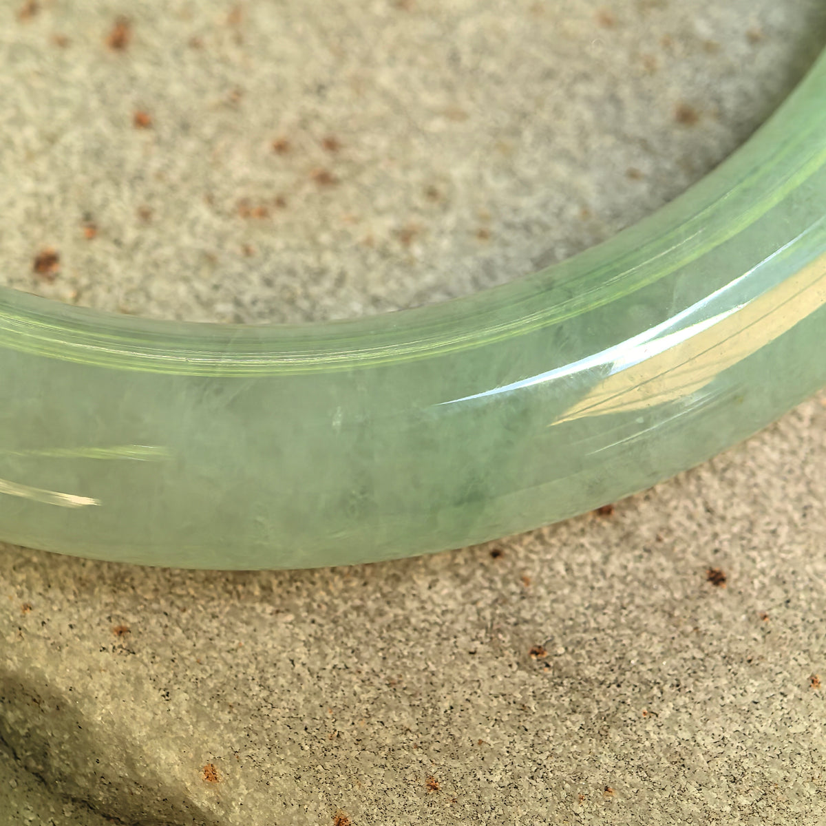 Icy Glutinous Mint Green Round Jadeite Bangle – 52mm
