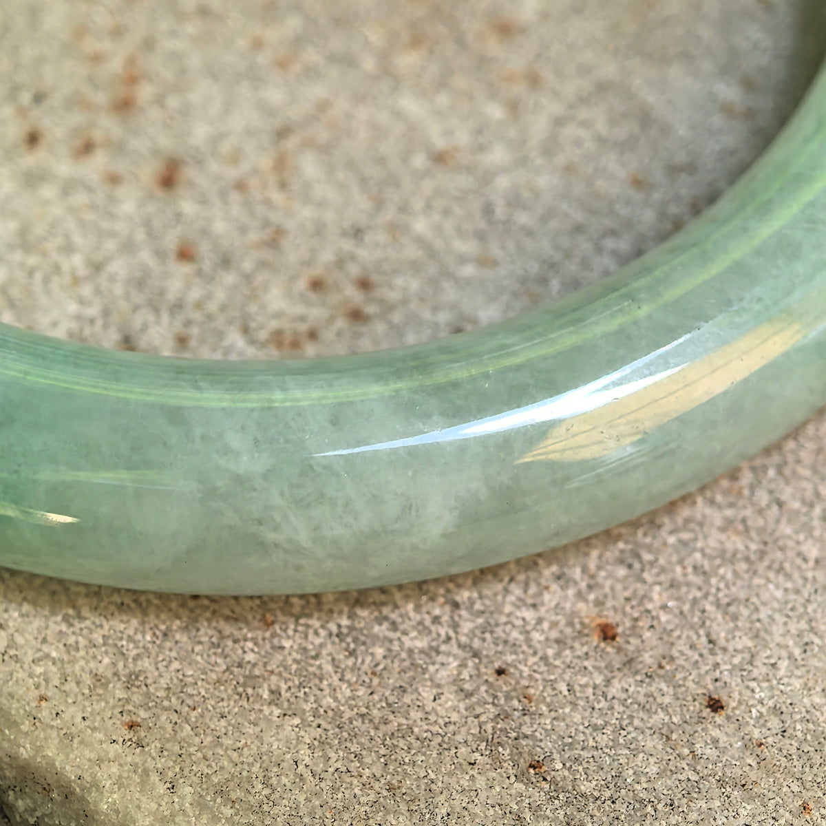 Icy Glutinous Mint Green Round Jadeite Bangle – 52mm