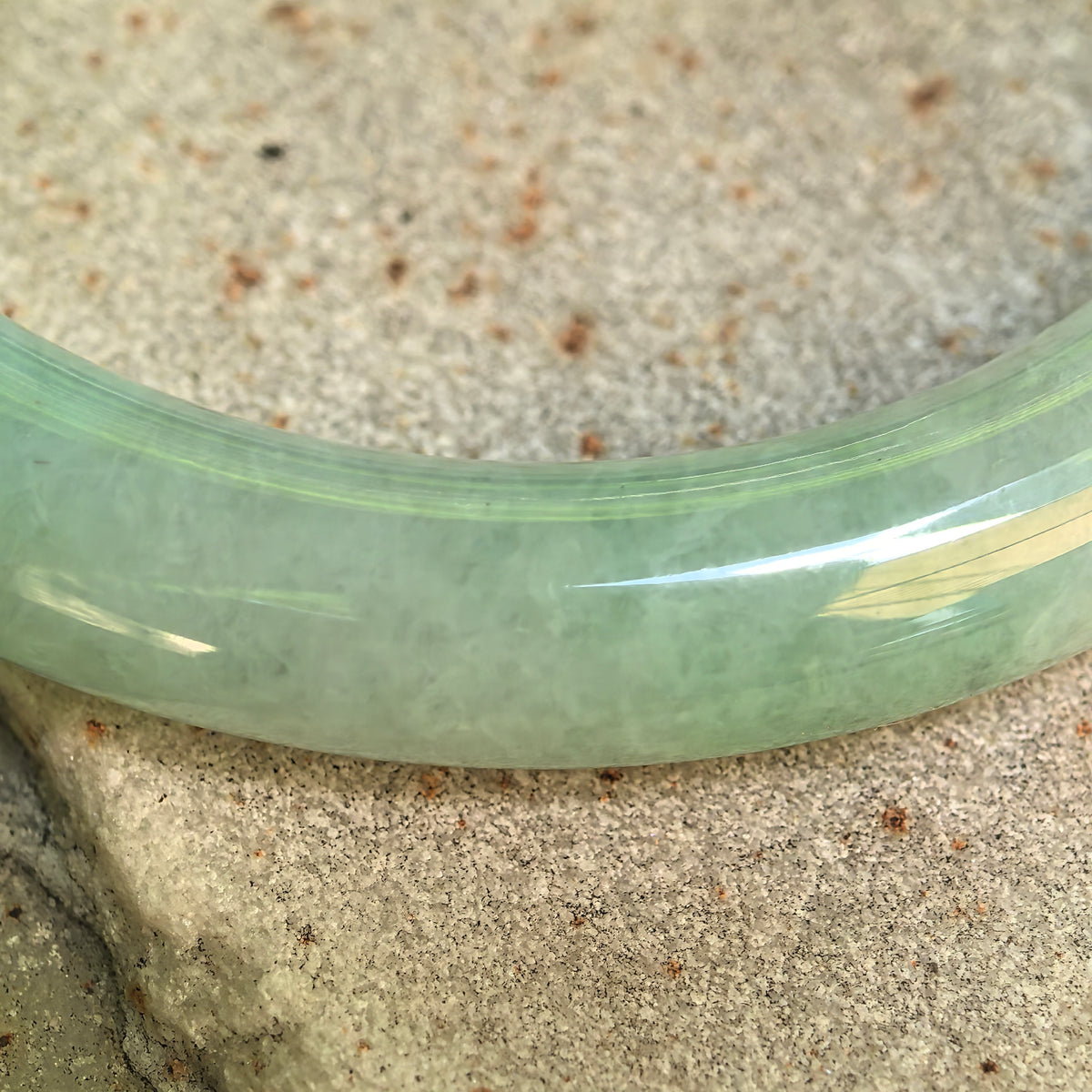 Icy Glutinous Mint Green Round Jadeite Bangle – 52mm