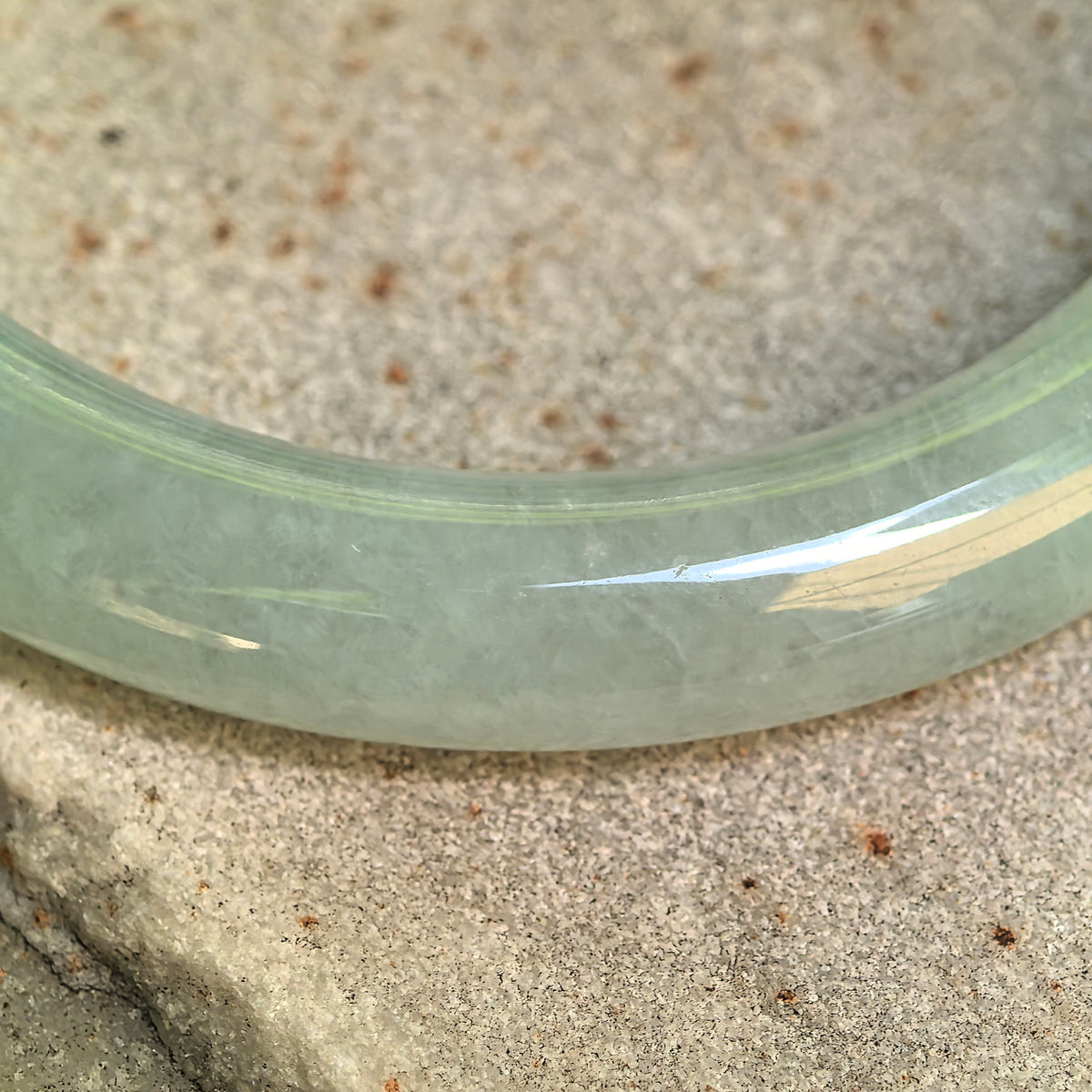 Icy Glutinous Mint Green Round Jadeite Bangle – 52mm