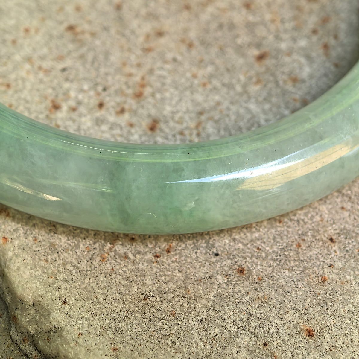 Icy Glutinous Mint Green Round Jadeite Bangle – 52mm